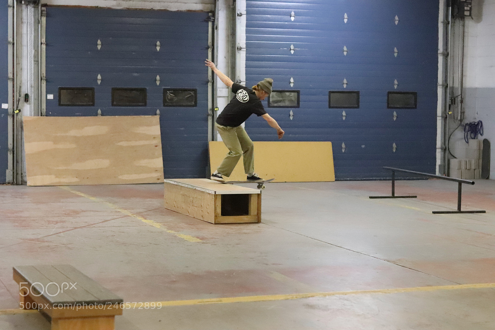 Canon EOS 800D (EOS Rebel T7i / EOS Kiss X9i) sample photo. Skaters in flight by photography