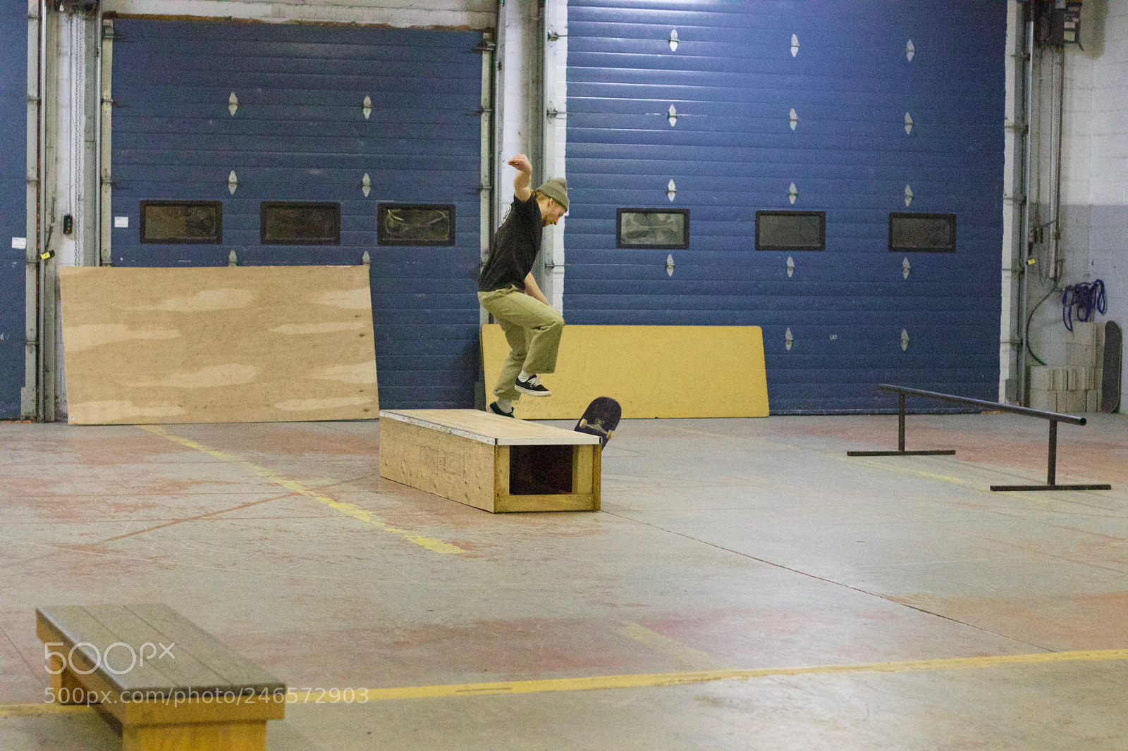 Canon EOS 800D (EOS Rebel T7i / EOS Kiss X9i) sample photo. Skaters in flight by photography