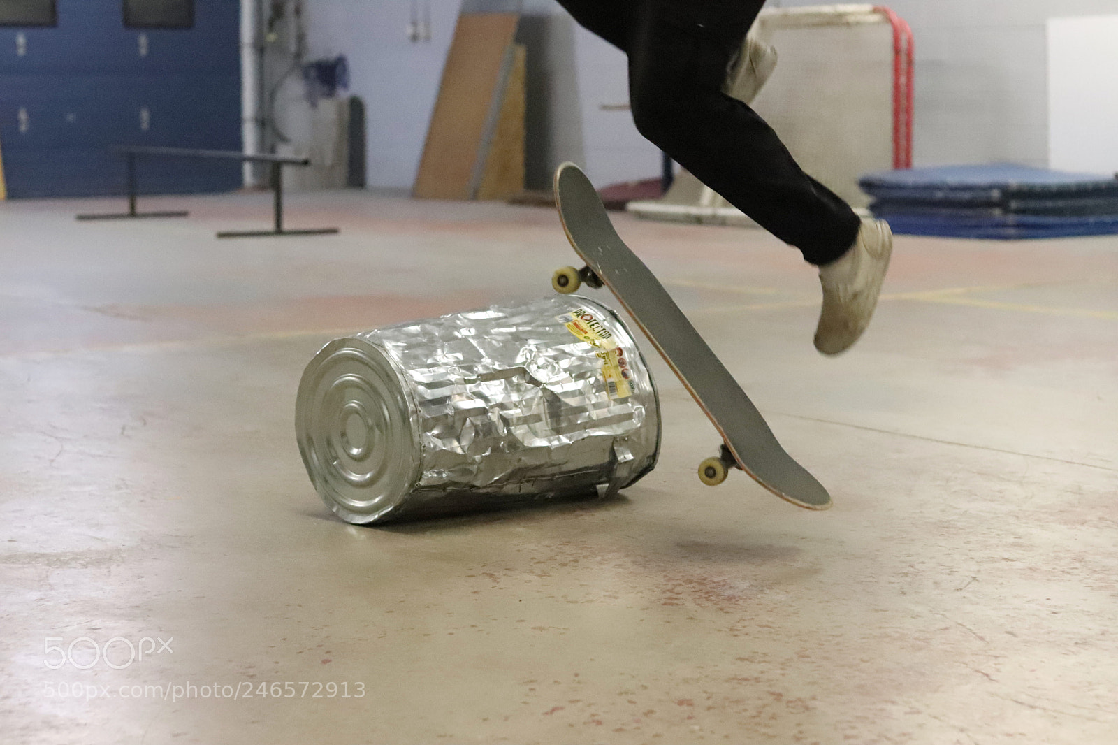 Canon EOS 800D (EOS Rebel T7i / EOS Kiss X9i) sample photo. Skaters in flight by photography