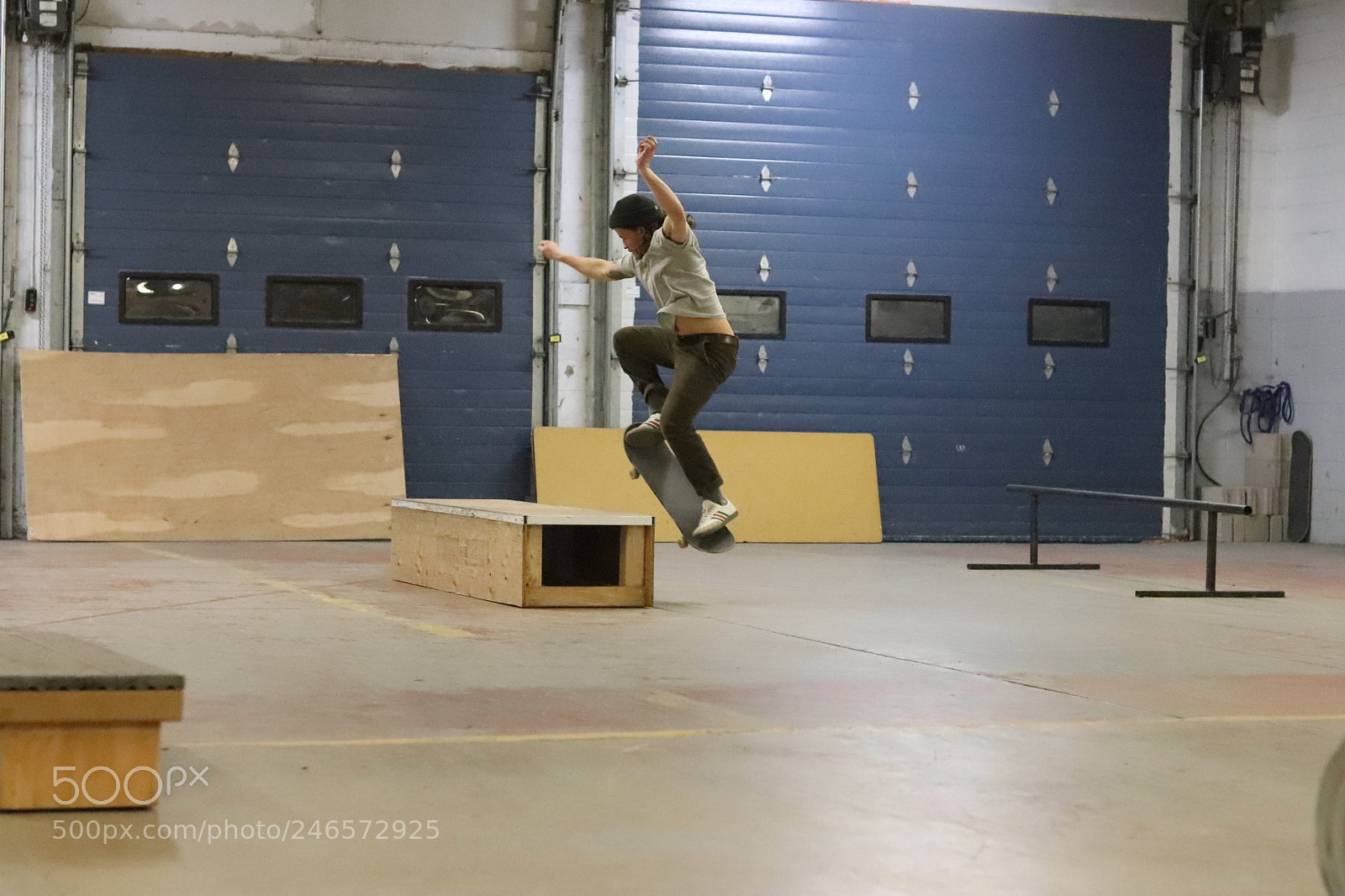 Canon EOS 800D (EOS Rebel T7i / EOS Kiss X9i) sample photo. Skaters in flight by photography