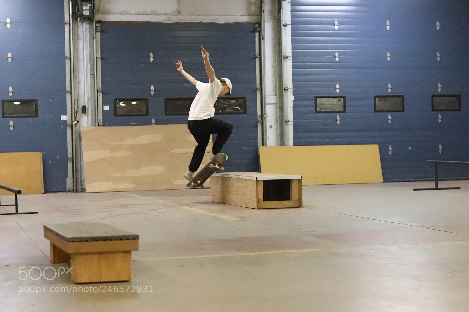 Canon EOS 800D (EOS Rebel T7i / EOS Kiss X9i) sample photo. Skaters in flight by photography