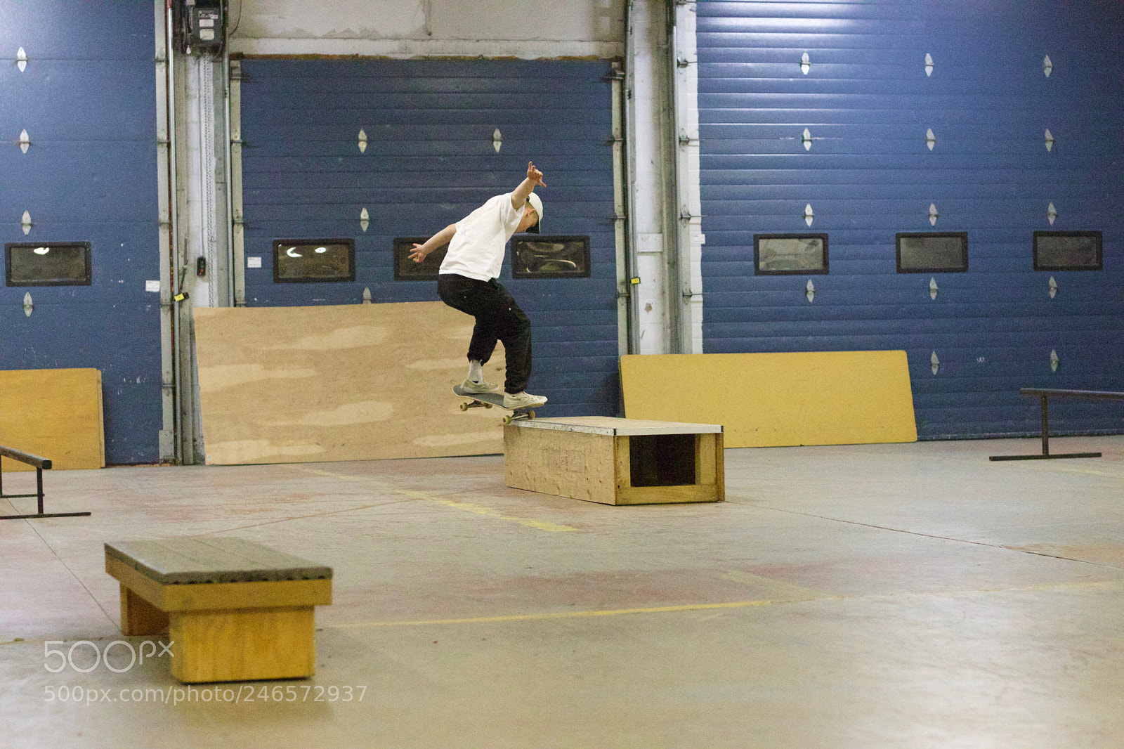 Canon EOS 800D (EOS Rebel T7i / EOS Kiss X9i) sample photo. Skaters in flight by photography