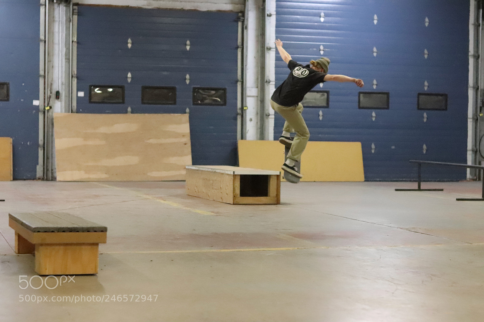 Canon EOS 800D (EOS Rebel T7i / EOS Kiss X9i) sample photo. Skaters in flight by photography