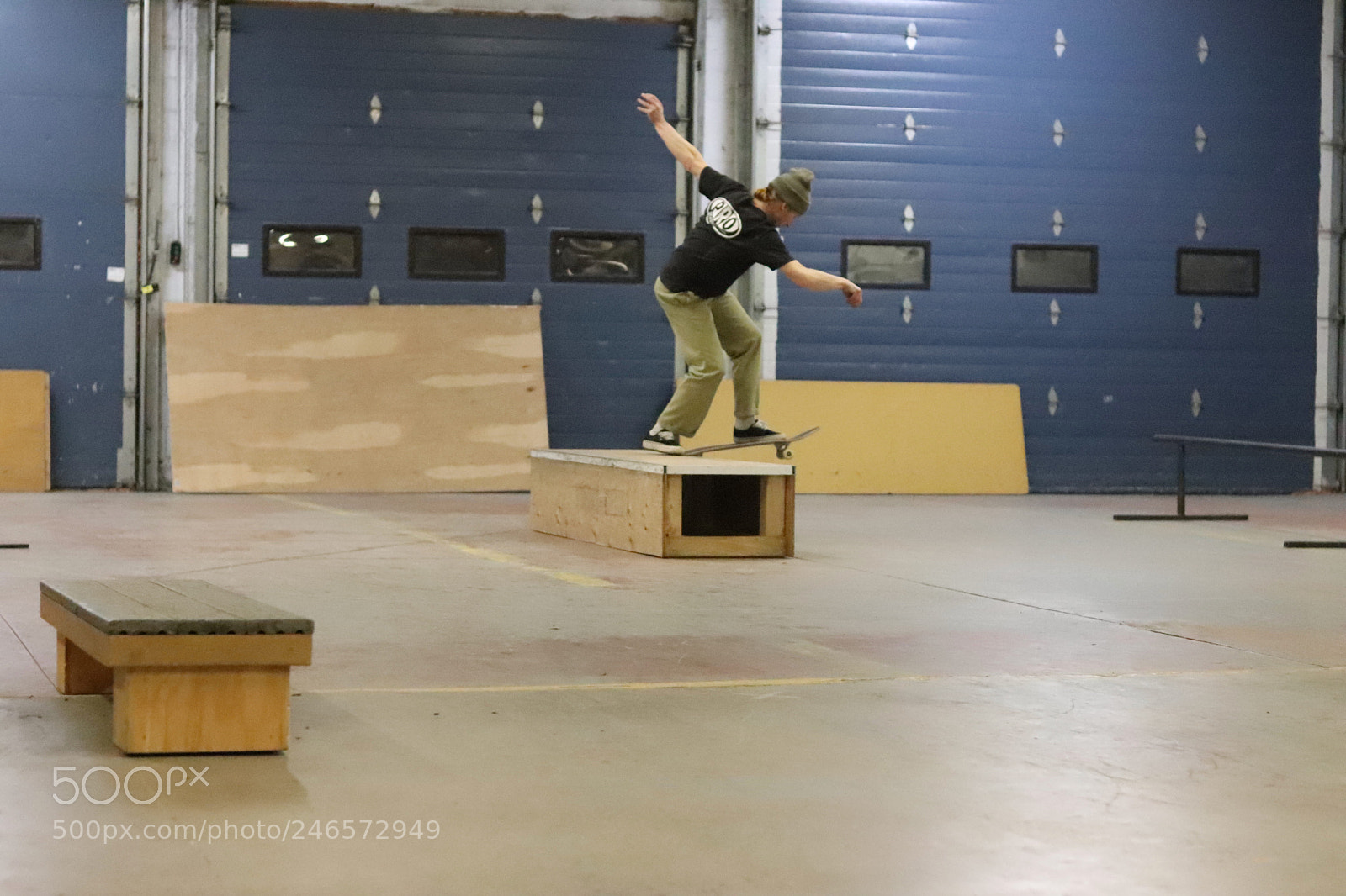 Canon EOS 800D (EOS Rebel T7i / EOS Kiss X9i) sample photo. Skaters in flight by photography
