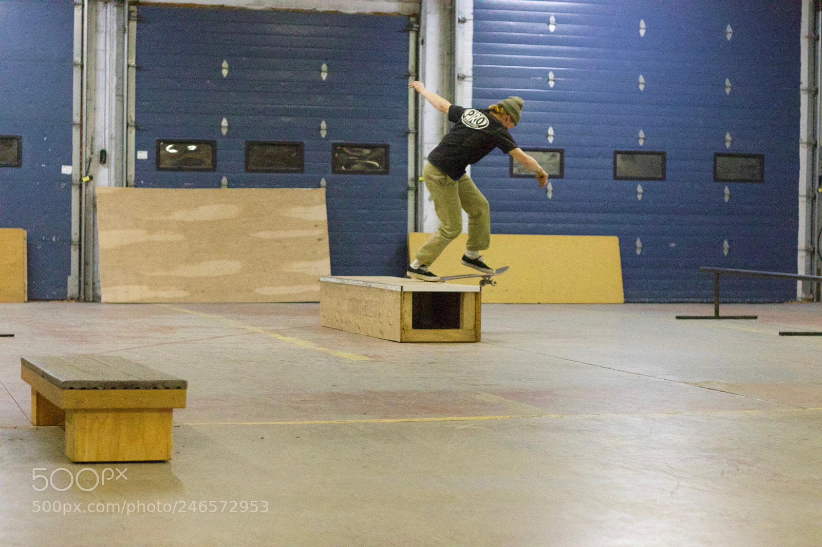 Canon EOS 800D (EOS Rebel T7i / EOS Kiss X9i) sample photo. Skaters in flight by photography