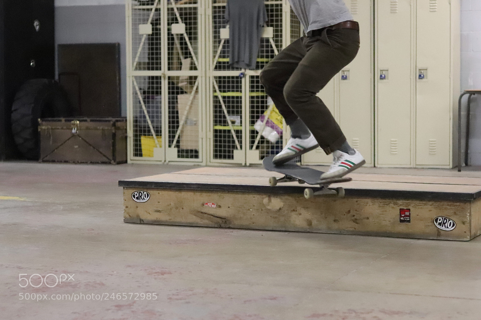 Canon EOS 800D (EOS Rebel T7i / EOS Kiss X9i) sample photo. Skaters in flight by photography