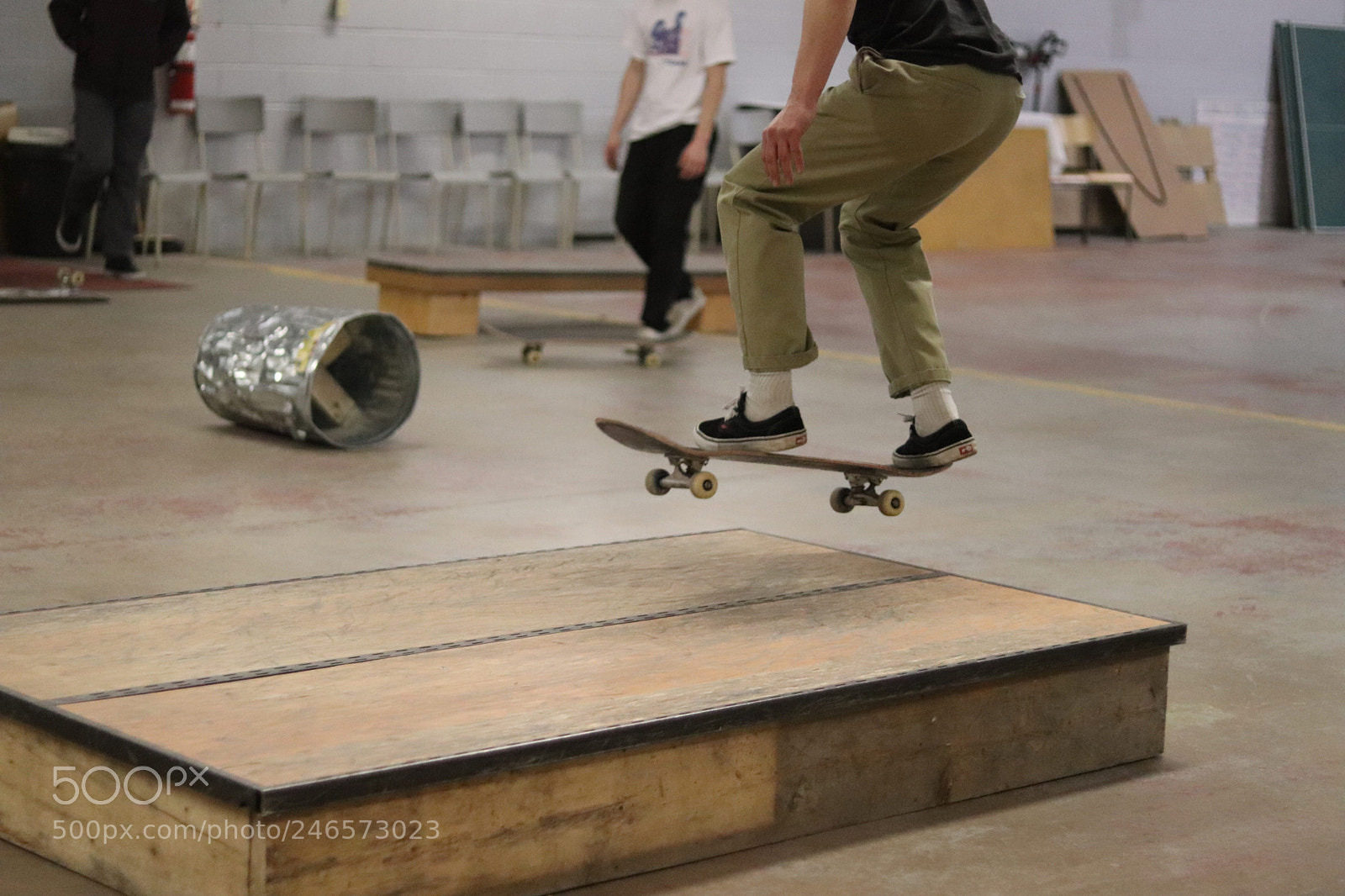 Canon EOS 800D (EOS Rebel T7i / EOS Kiss X9i) sample photo. Skaters in flight by photography