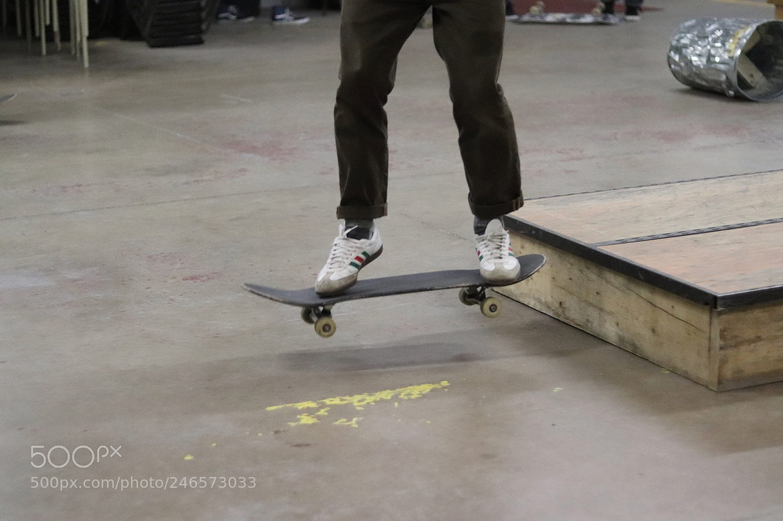 Canon EOS 800D (EOS Rebel T7i / EOS Kiss X9i) sample photo. Skaters in flight by photography