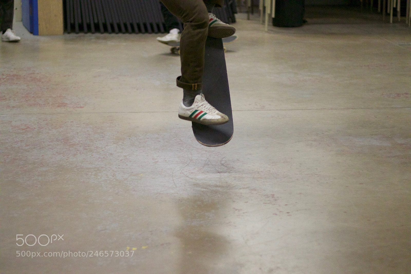 Canon EOS 800D (EOS Rebel T7i / EOS Kiss X9i) sample photo. Skaters in flight by photography