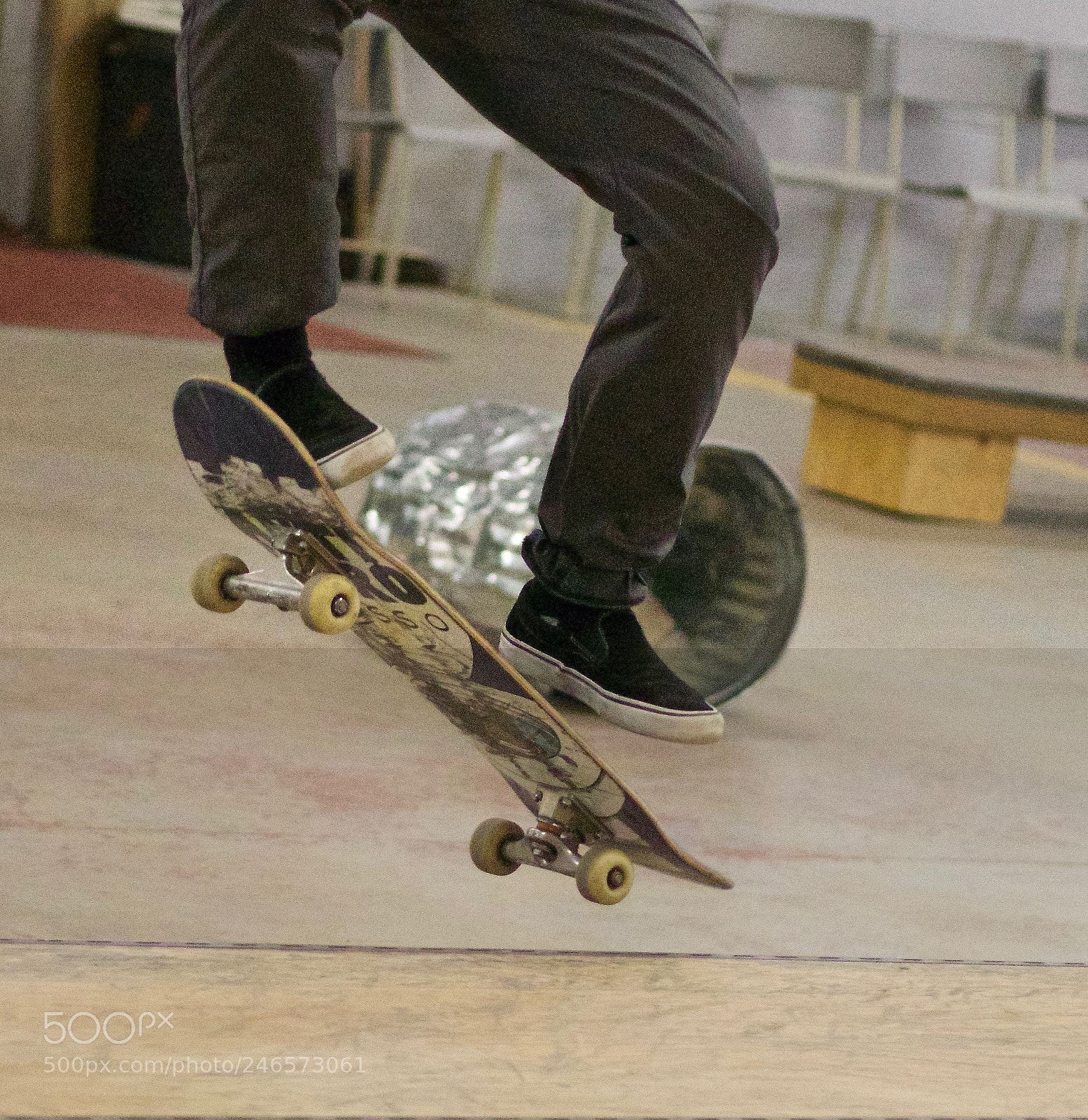 Canon EOS 800D (EOS Rebel T7i / EOS Kiss X9i) sample photo. Skaters in flight by photography