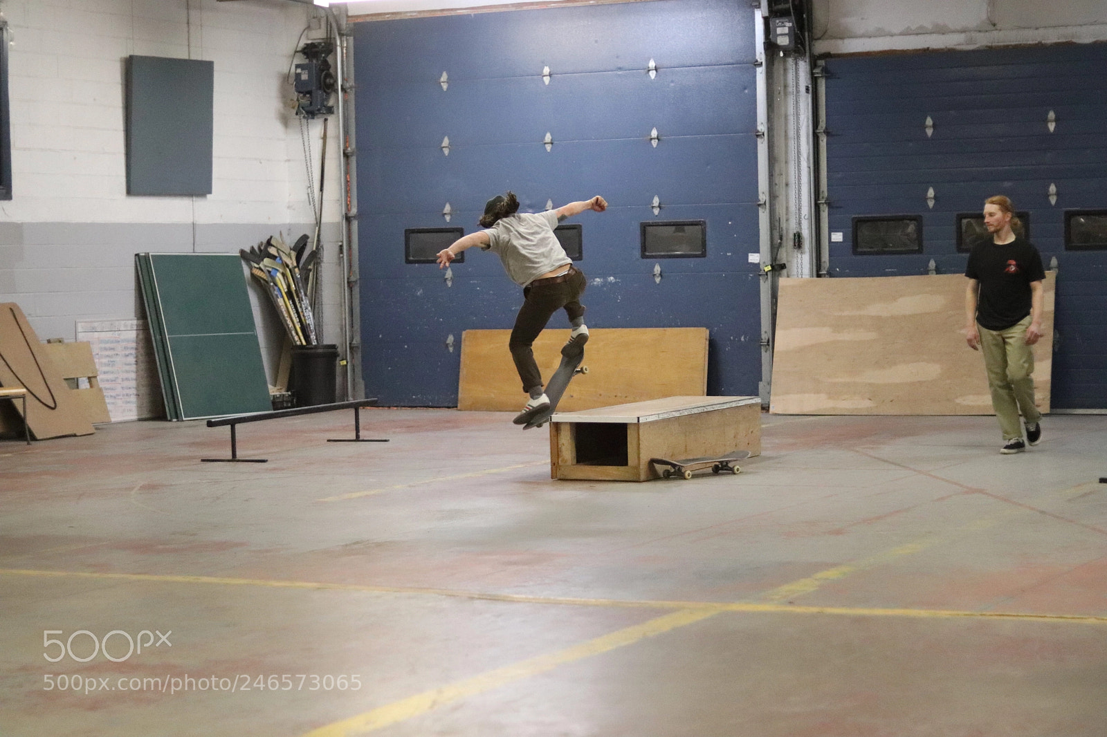 Canon EOS 800D (EOS Rebel T7i / EOS Kiss X9i) sample photo. Skaters in flight by photography