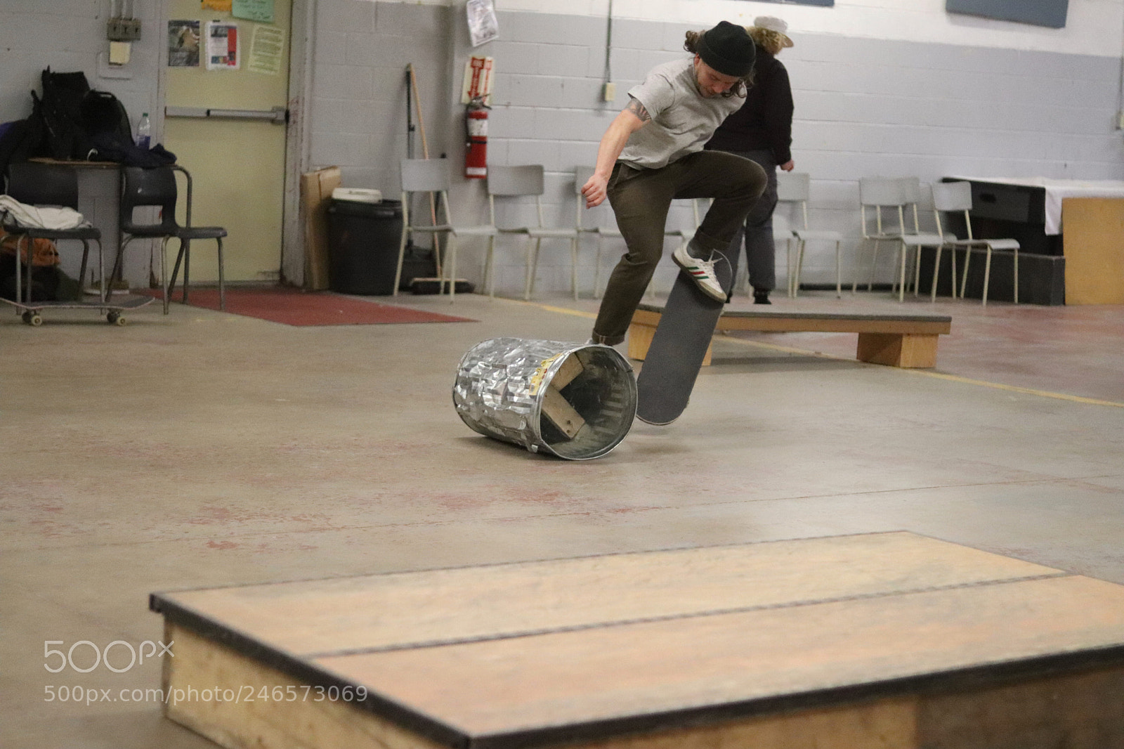 Canon EOS 800D (EOS Rebel T7i / EOS Kiss X9i) sample photo. Skaters in flight by photography