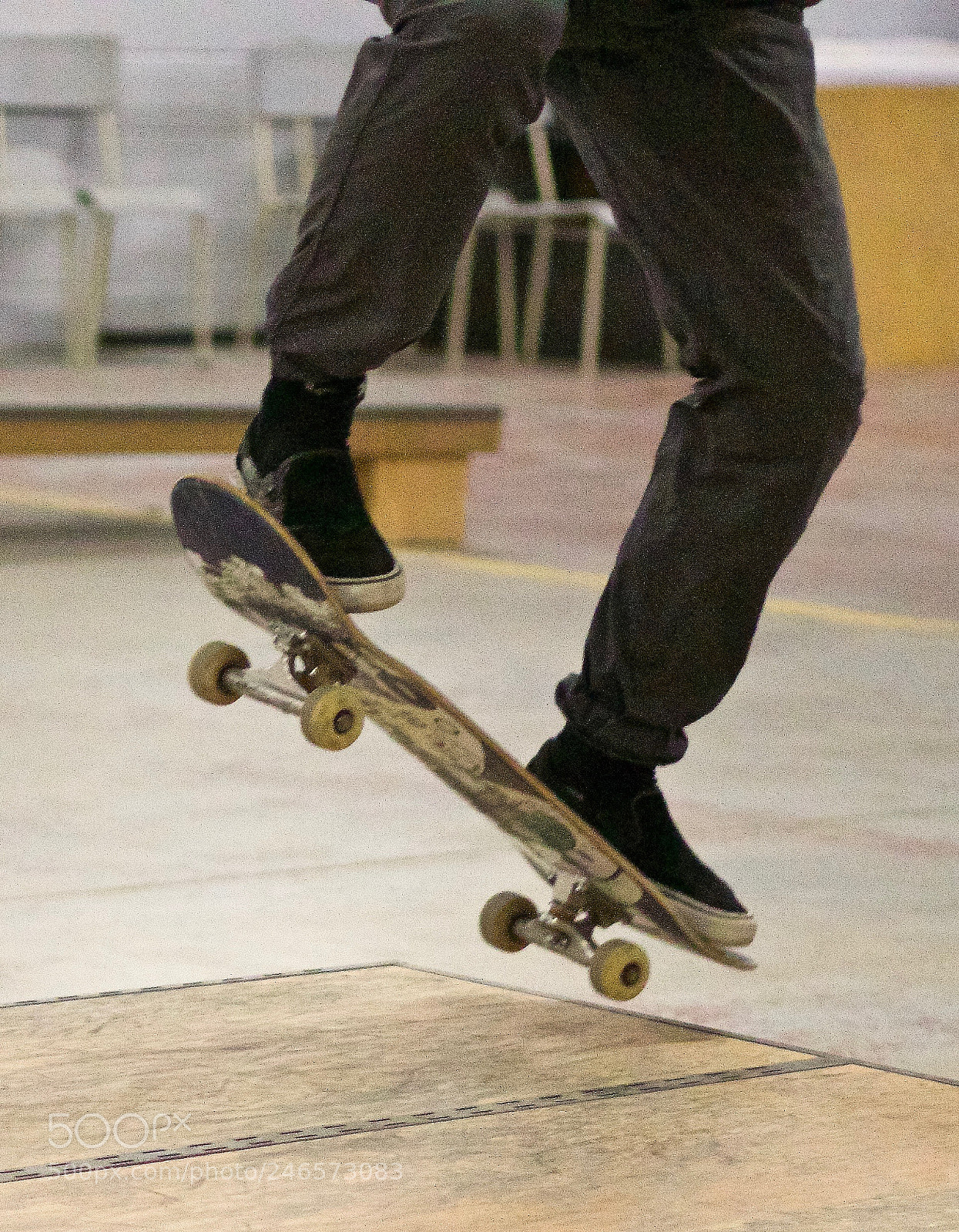 Canon EOS 800D (EOS Rebel T7i / EOS Kiss X9i) sample photo. Skaters in flight by photography