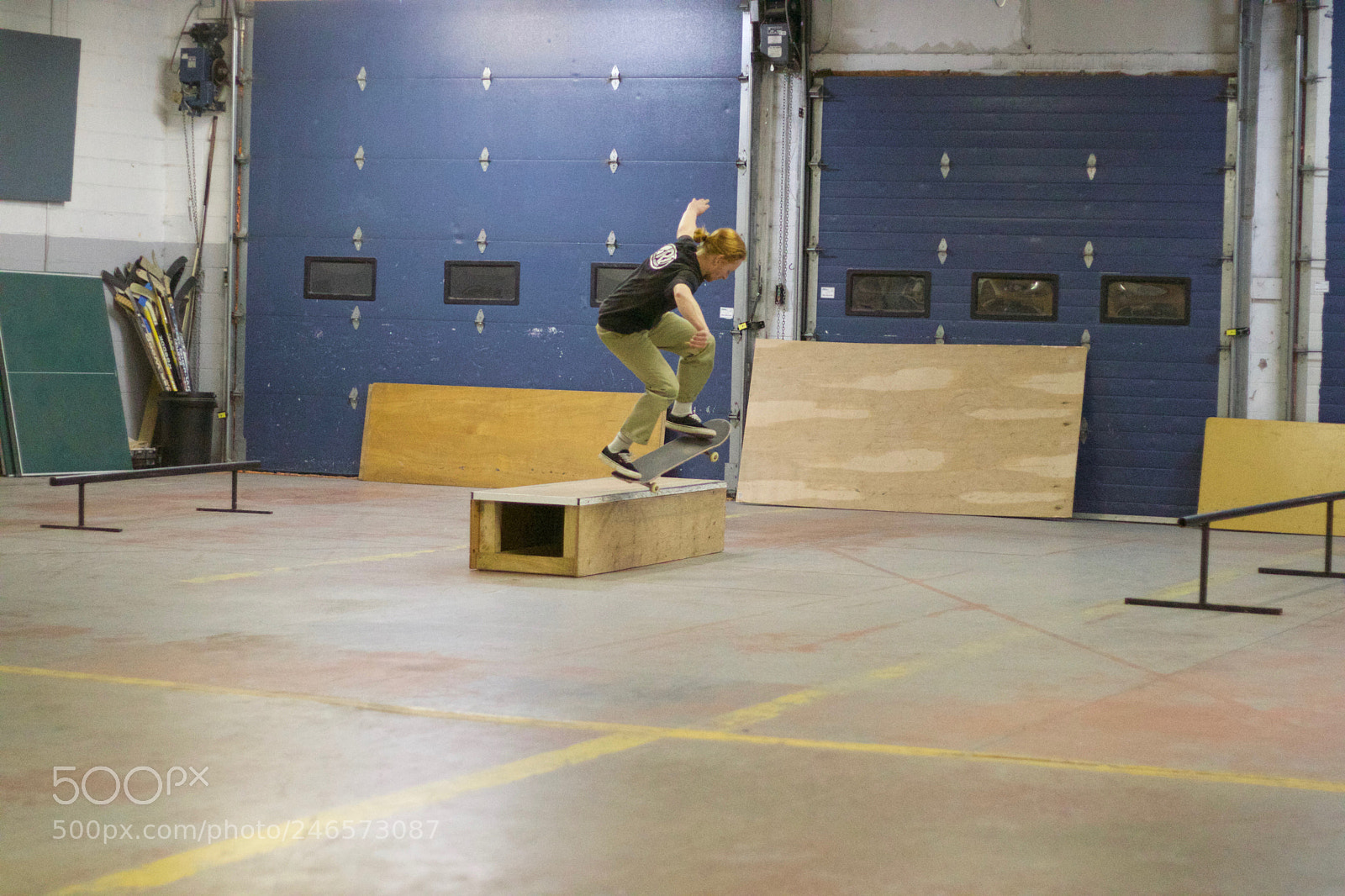 Canon EOS 800D (EOS Rebel T7i / EOS Kiss X9i) sample photo. Skaters in flight by photography