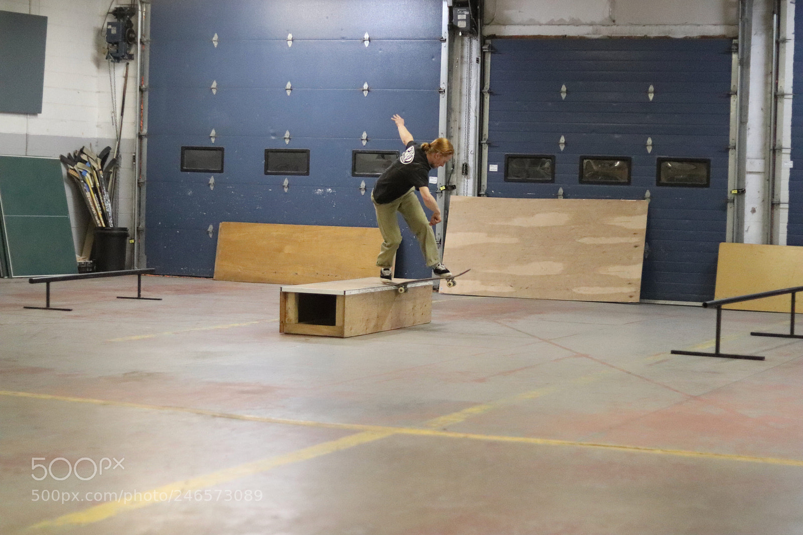 Canon EOS 800D (EOS Rebel T7i / EOS Kiss X9i) sample photo. Skaters in flight by photography
