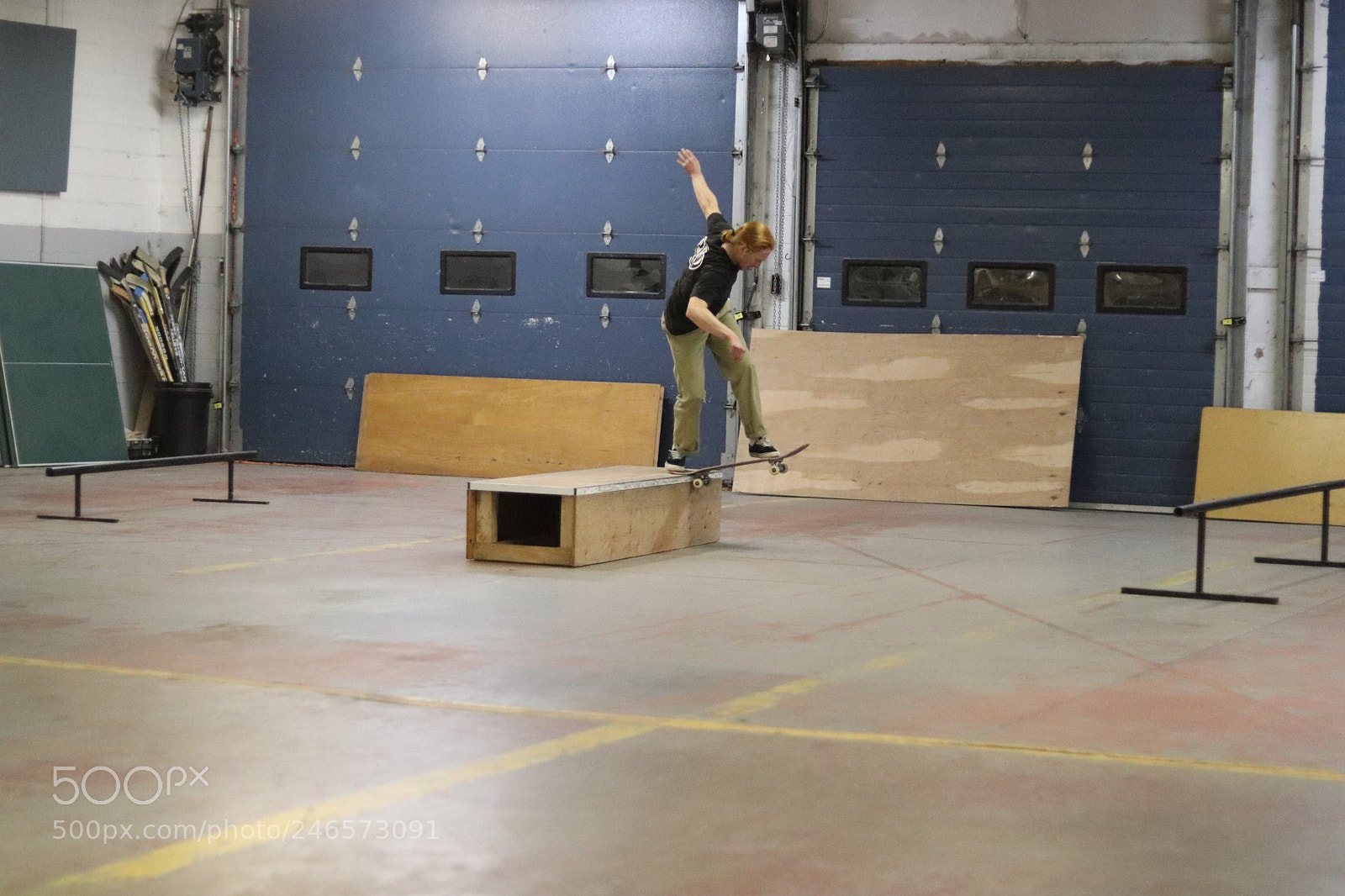 Canon EOS 800D (EOS Rebel T7i / EOS Kiss X9i) sample photo. Skaters in flight by photography