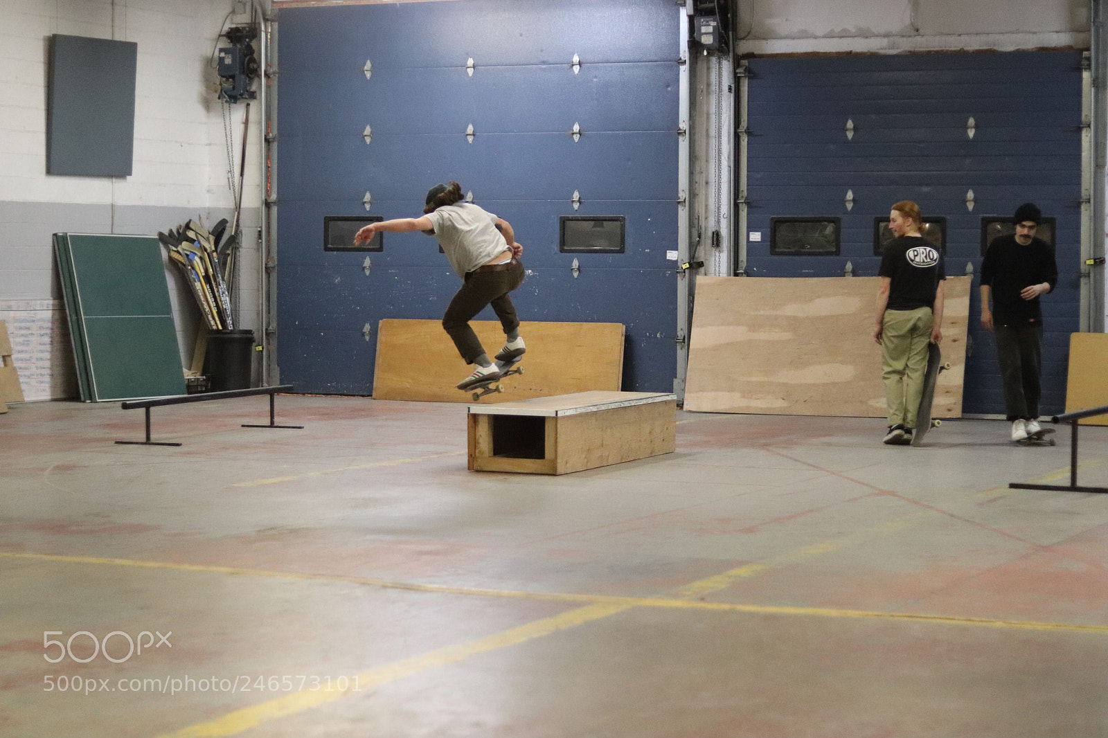 Canon EOS 800D (EOS Rebel T7i / EOS Kiss X9i) sample photo. Skaters in flight by photography
