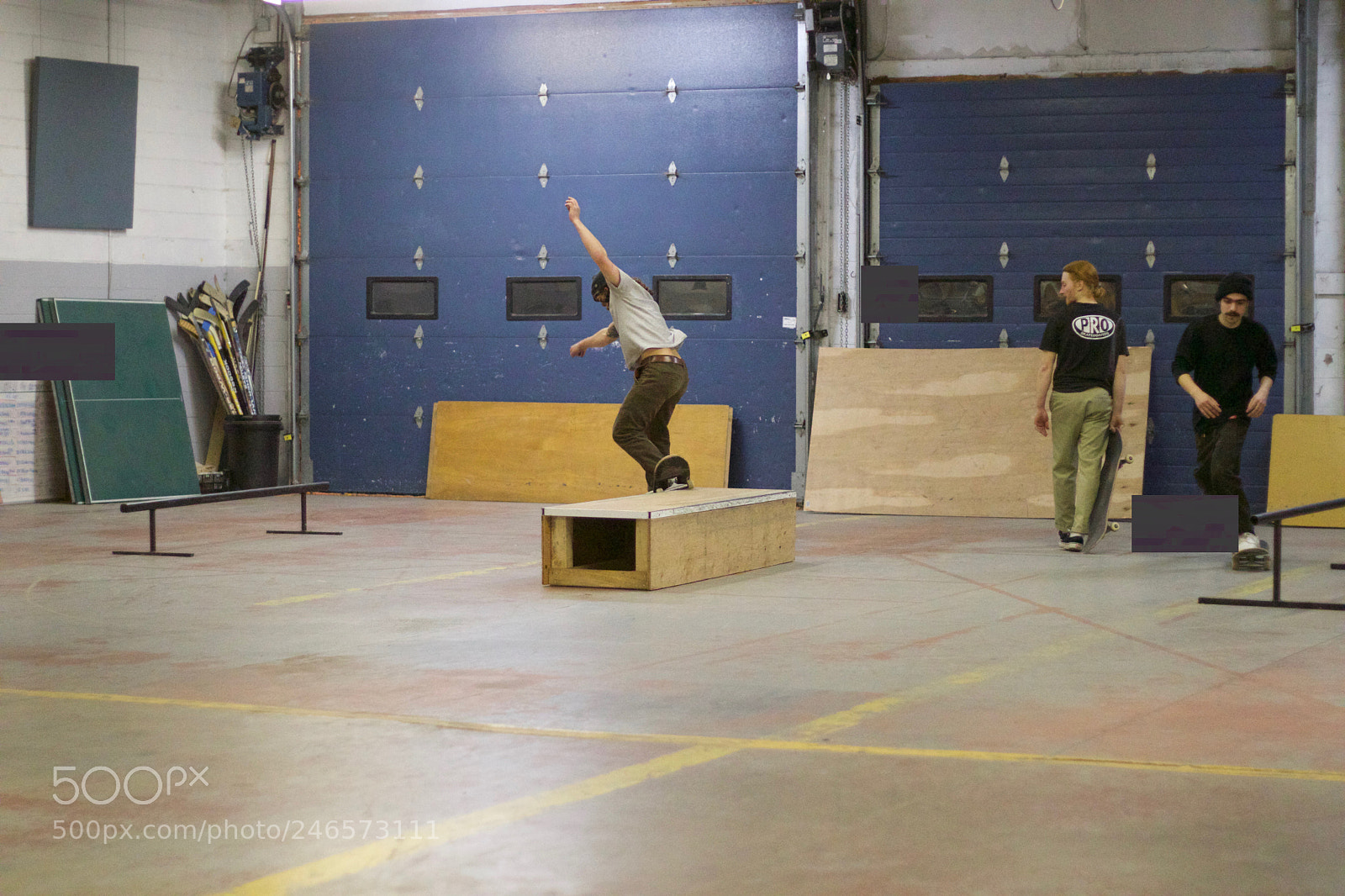 Canon EOS 800D (EOS Rebel T7i / EOS Kiss X9i) sample photo. Skaters in flight by photography