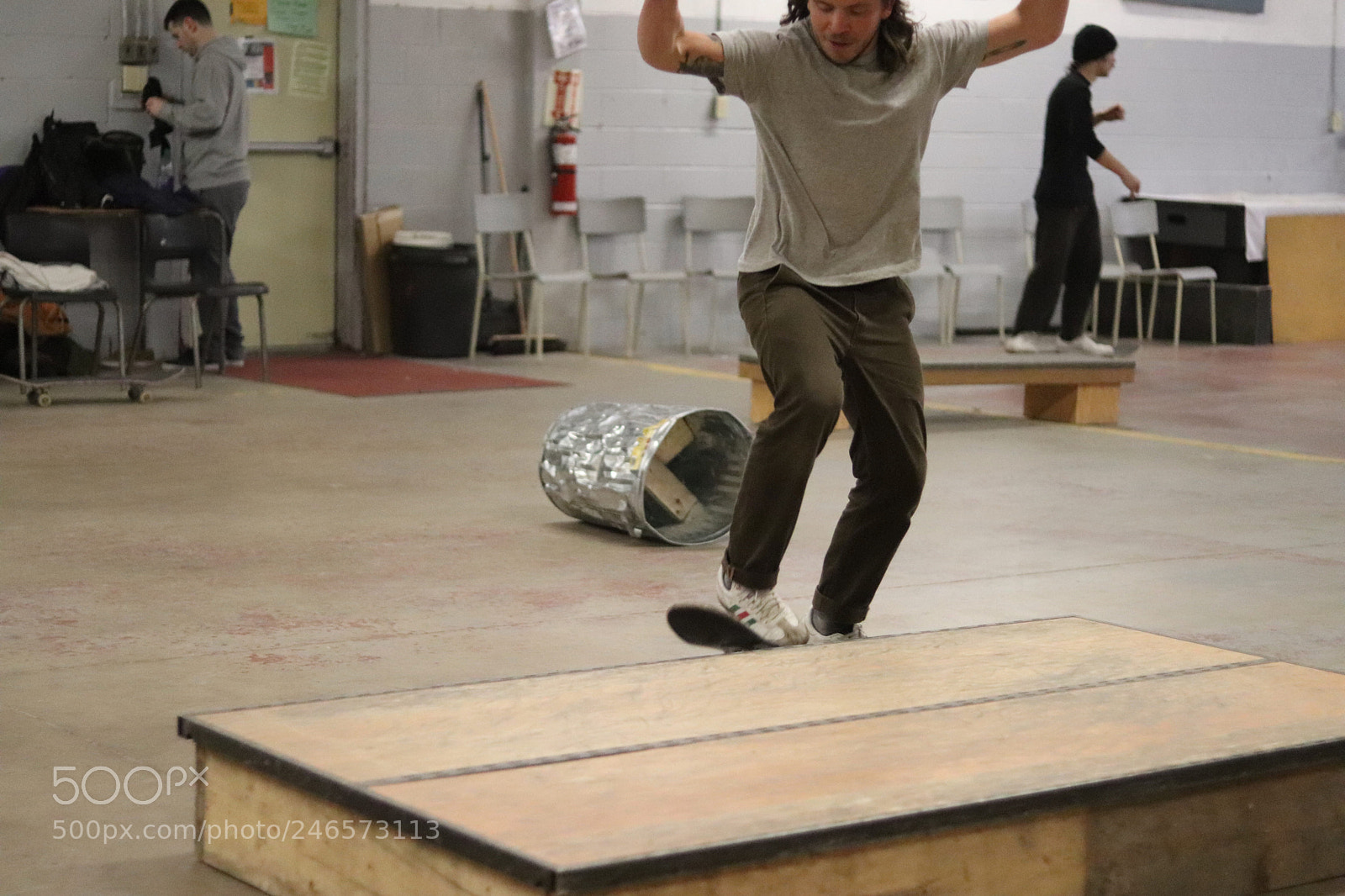 Canon EOS 800D (EOS Rebel T7i / EOS Kiss X9i) sample photo. Skaters in flight by photography