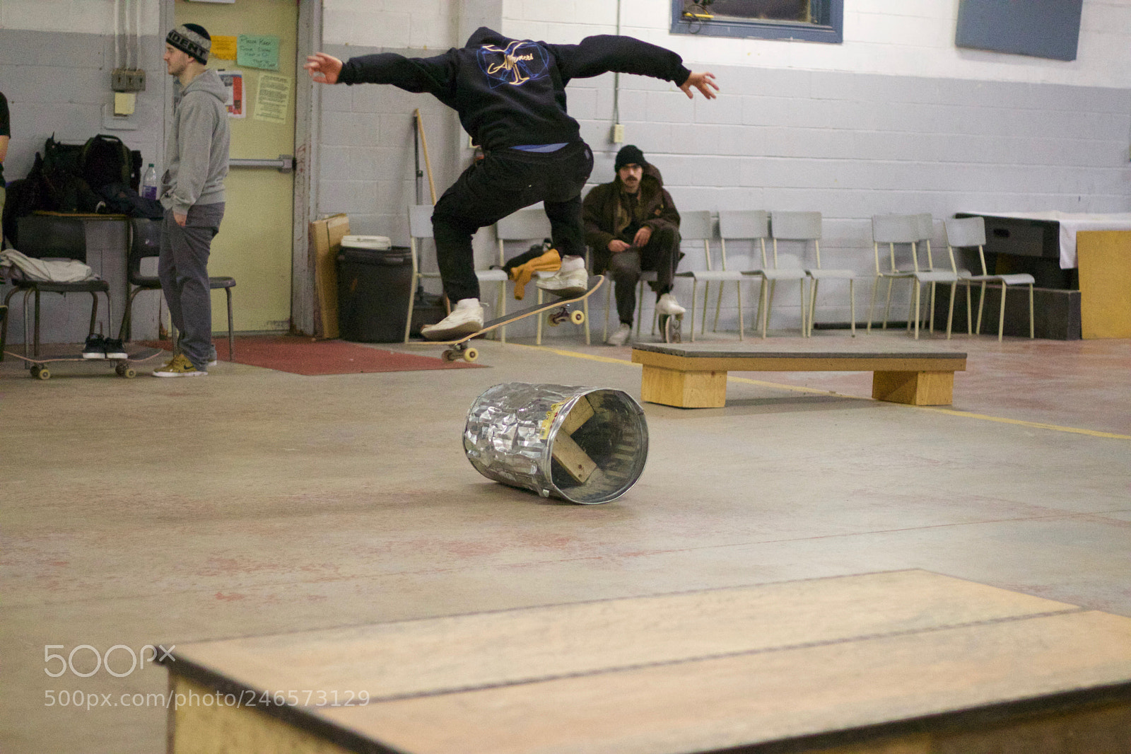 Canon EOS 800D (EOS Rebel T7i / EOS Kiss X9i) sample photo. Skaters in flight by photography