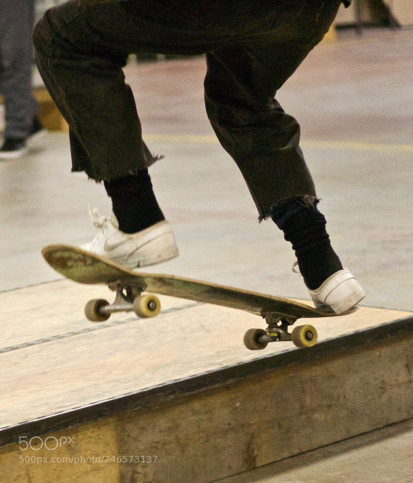 Canon EOS 800D (EOS Rebel T7i / EOS Kiss X9i) sample photo. Skaters in flight by photography