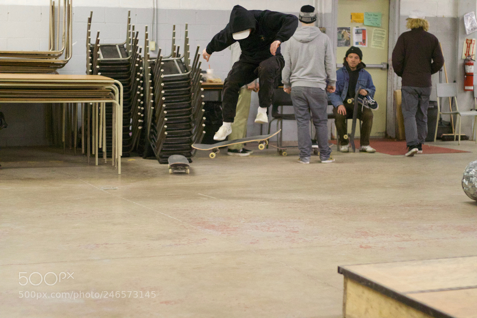 Canon EOS 800D (EOS Rebel T7i / EOS Kiss X9i) sample photo. Skaters in flight by photography