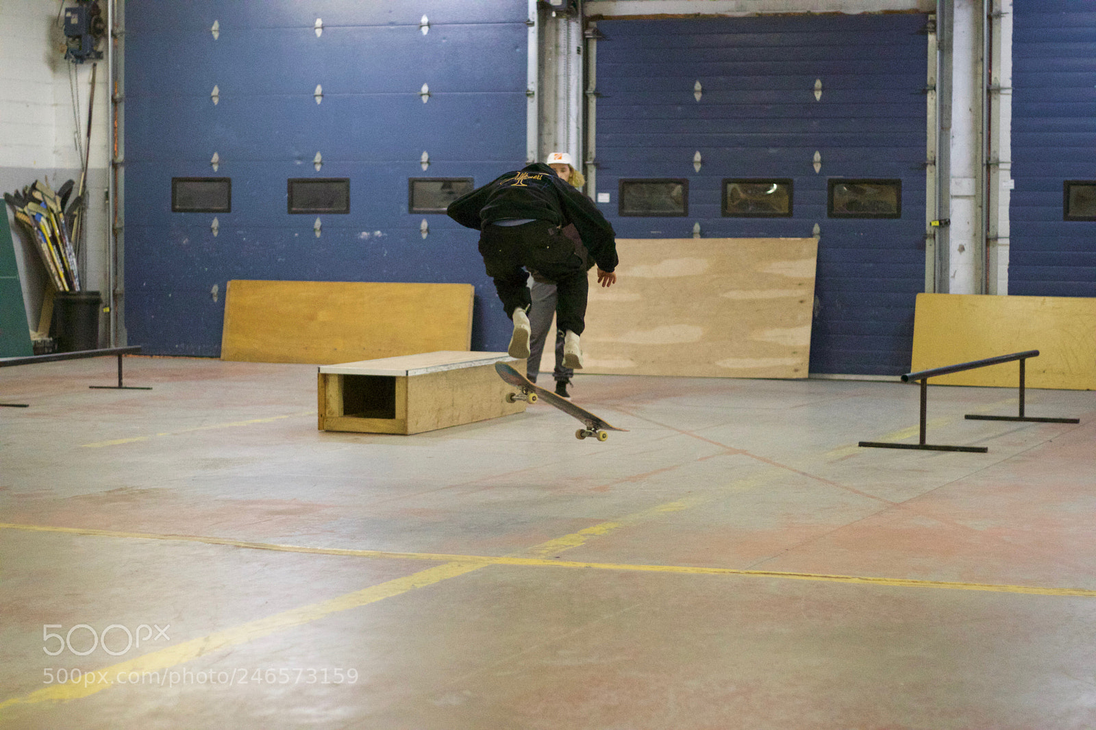 Canon EOS 800D (EOS Rebel T7i / EOS Kiss X9i) sample photo. Skaters in flight by photography