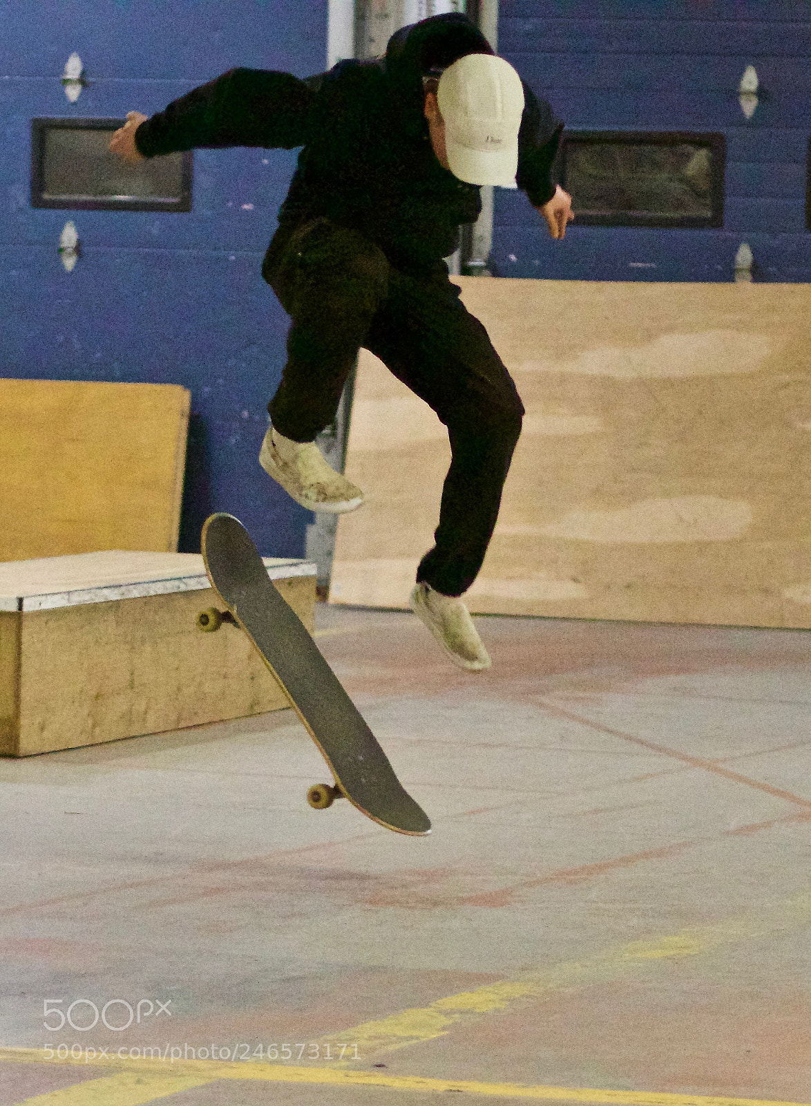 Canon EOS 800D (EOS Rebel T7i / EOS Kiss X9i) sample photo. Skaters in flight by photography