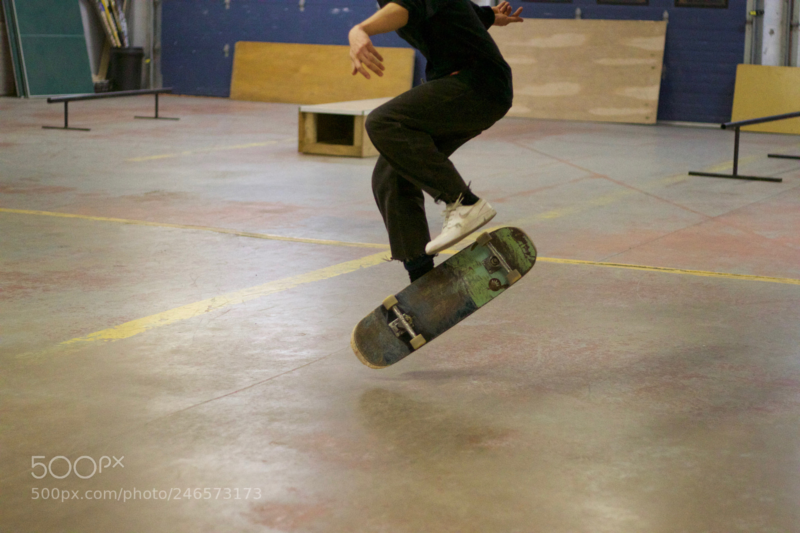 Canon EOS 800D (EOS Rebel T7i / EOS Kiss X9i) sample photo. Skaters in flight by photography