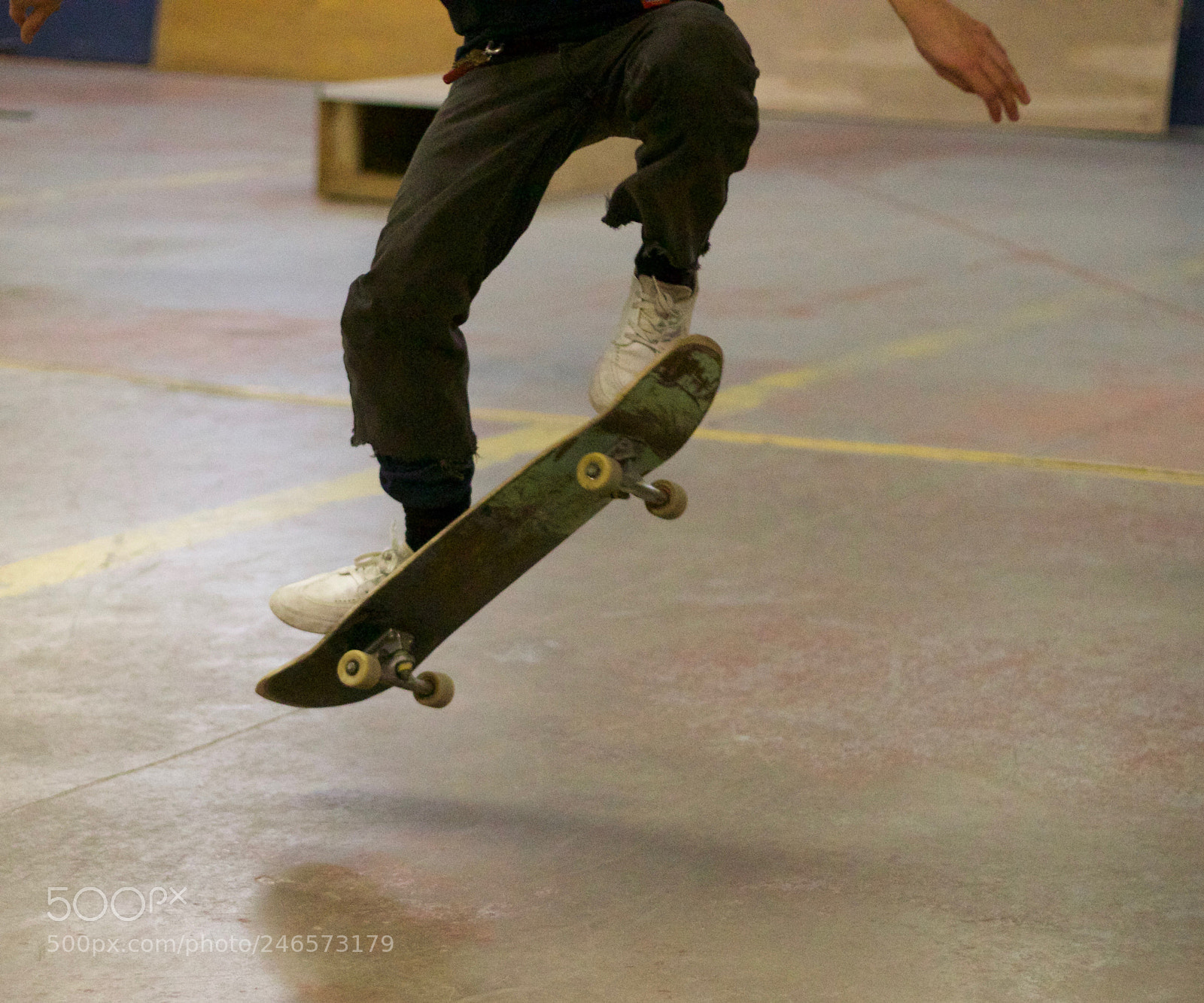 Canon EOS 800D (EOS Rebel T7i / EOS Kiss X9i) sample photo. Skaters in flight by photography