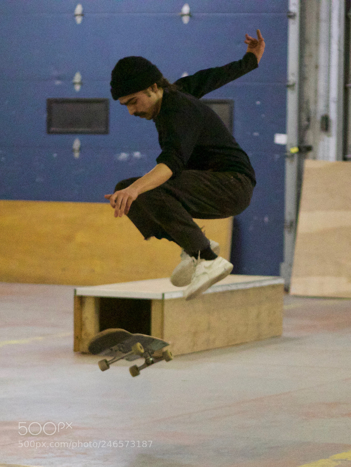 Canon EOS 800D (EOS Rebel T7i / EOS Kiss X9i) sample photo. Skaters in flight by photography