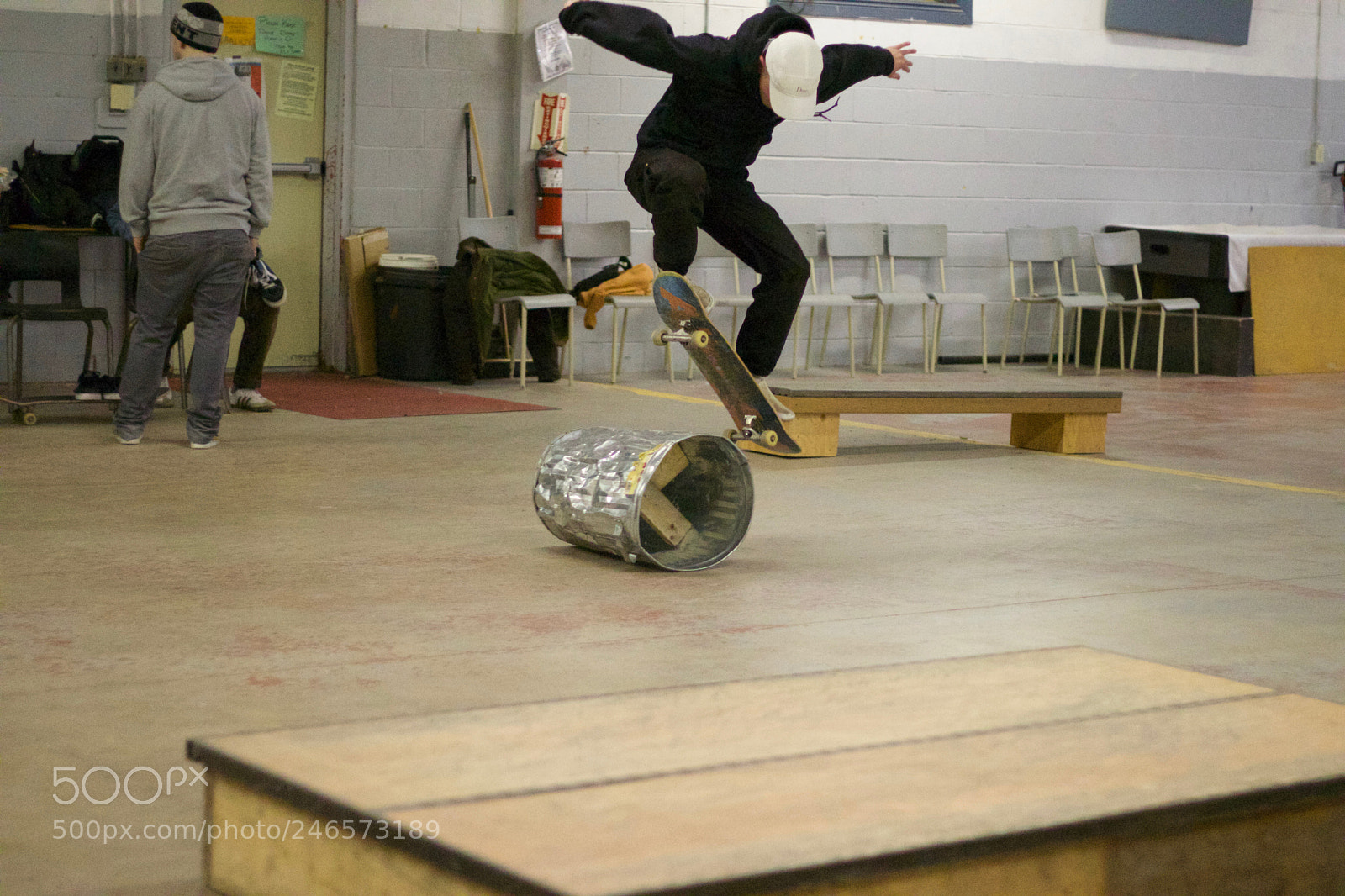Canon EOS 800D (EOS Rebel T7i / EOS Kiss X9i) sample photo. Skaters in flight by photography
