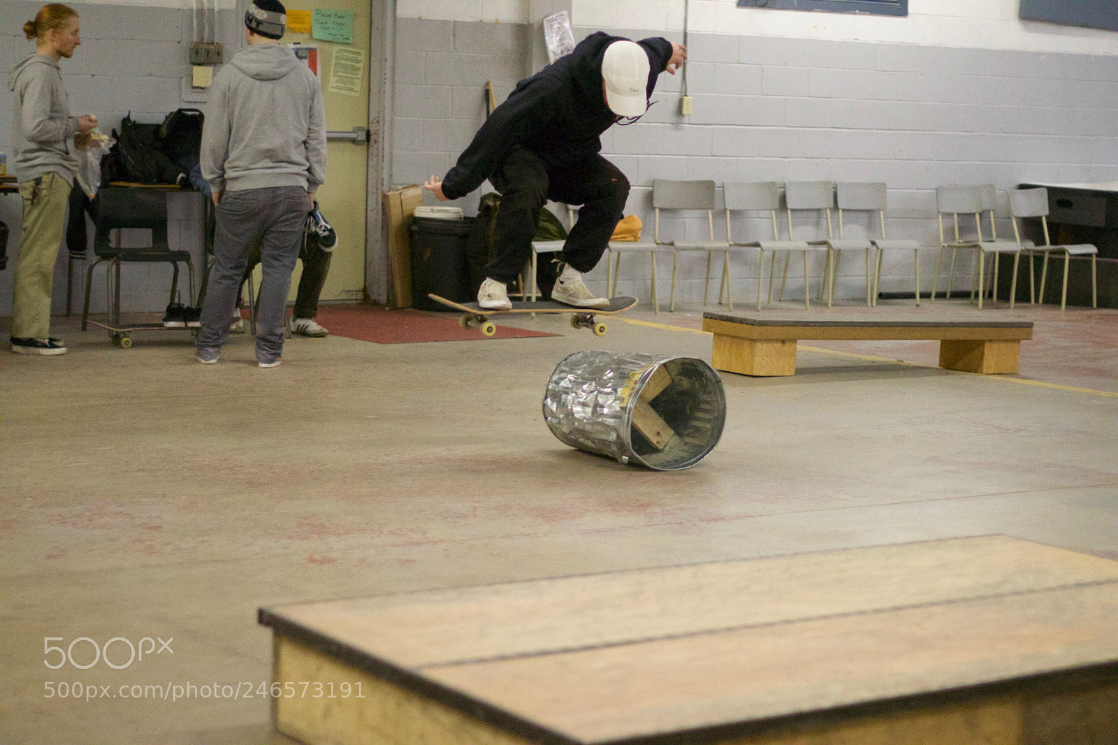 Canon EOS 800D (EOS Rebel T7i / EOS Kiss X9i) sample photo. Skaters in flight by photography