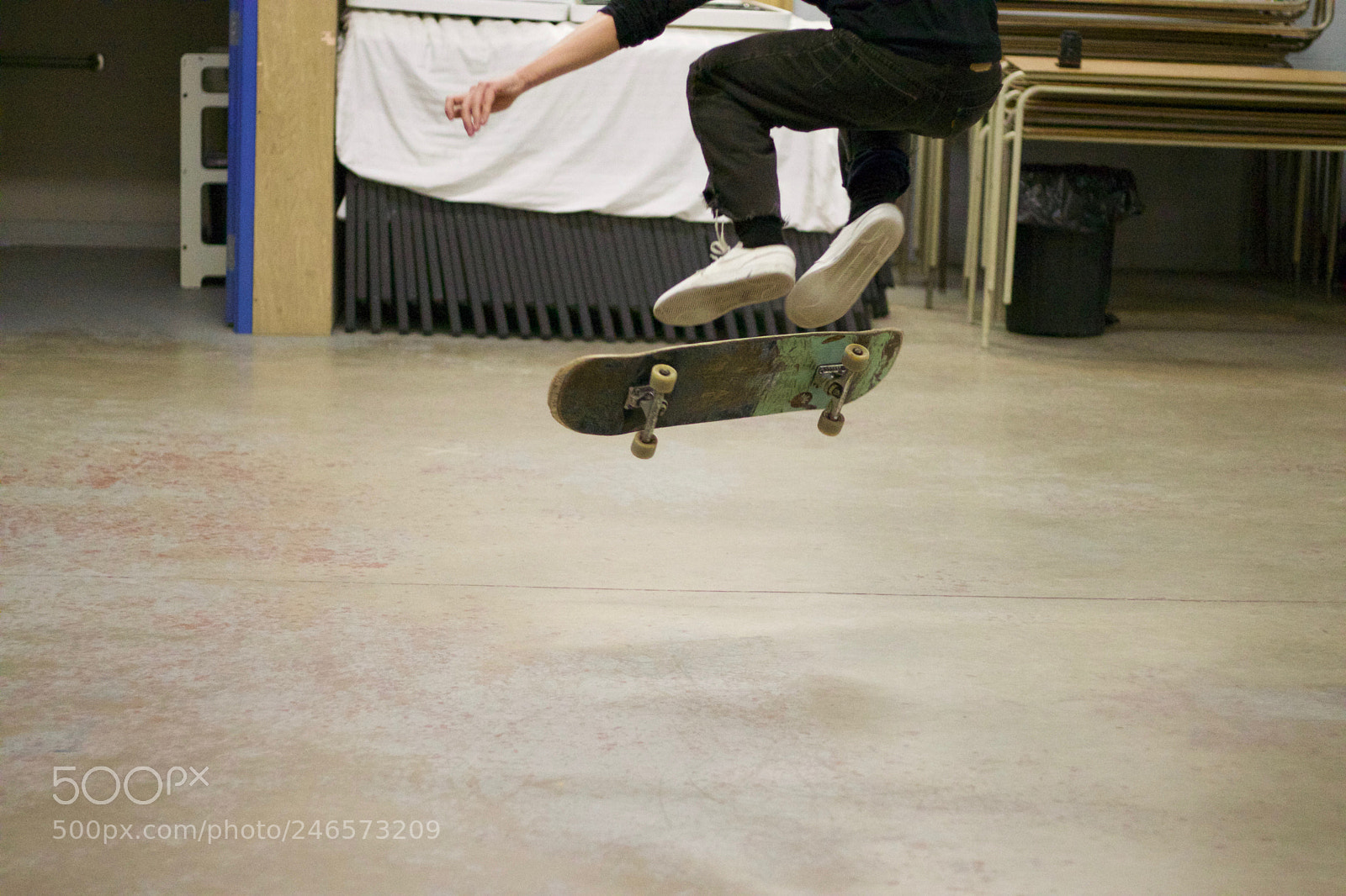 Canon EOS 800D (EOS Rebel T7i / EOS Kiss X9i) sample photo. Skaters in flight by photography