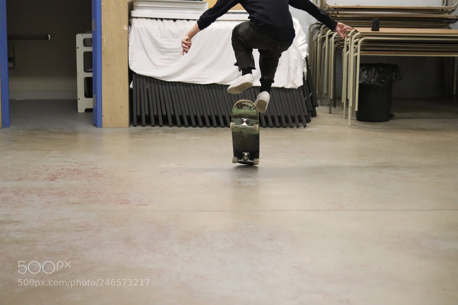 Canon EOS 800D (EOS Rebel T7i / EOS Kiss X9i) sample photo. Skaters in flight by photography