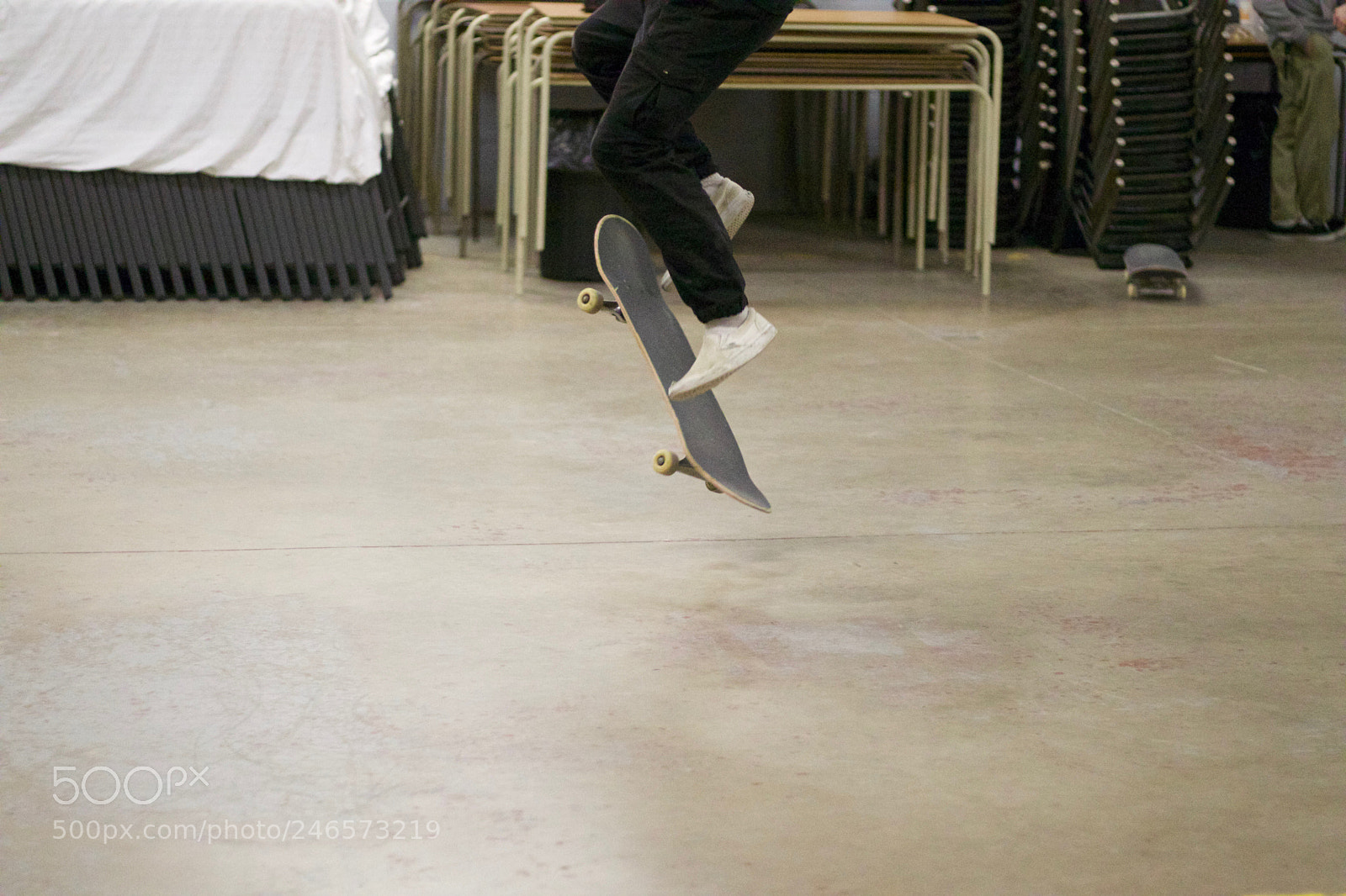 Canon EOS 800D (EOS Rebel T7i / EOS Kiss X9i) sample photo. Skaters in flight by photography