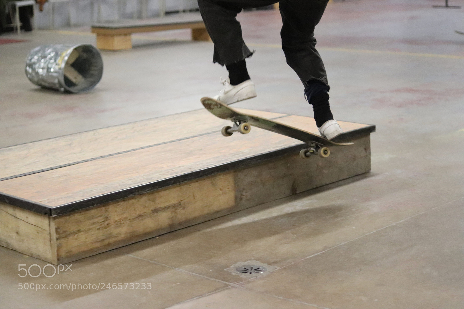 Canon EOS 800D (EOS Rebel T7i / EOS Kiss X9i) sample photo. Skaters in flight by photography