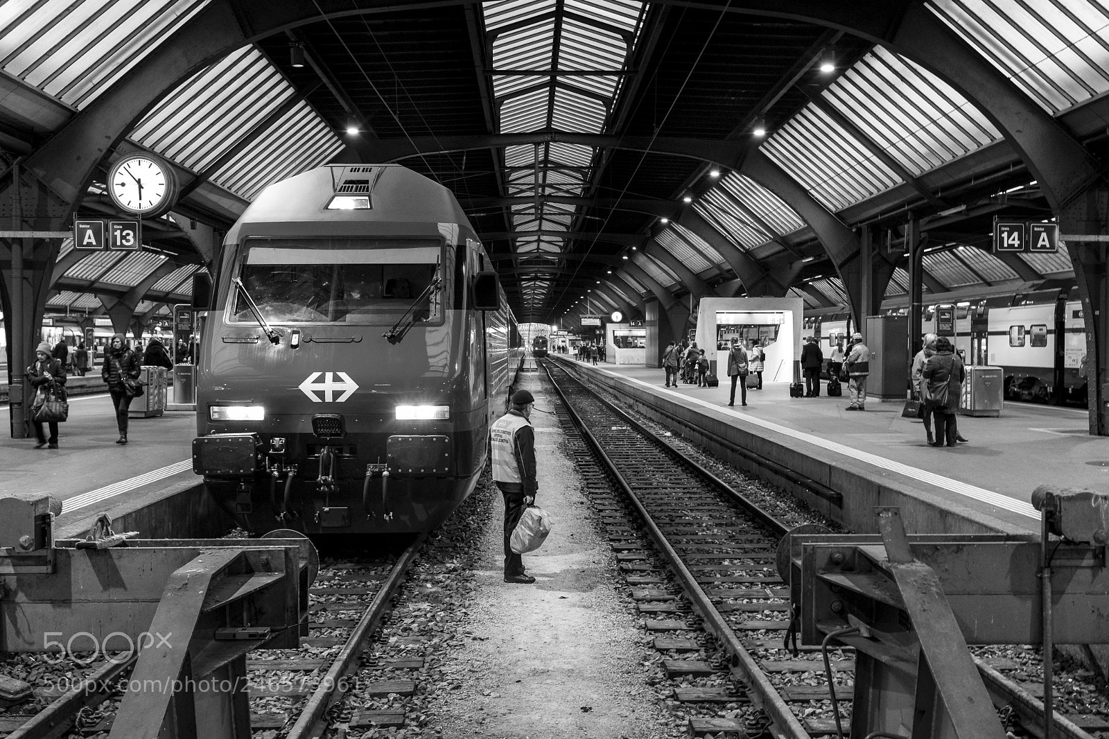 Fujifilm X100F sample photo. Zurich mainstation photography