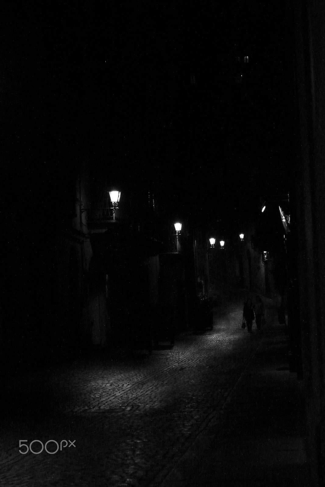 Canon EOS 500D (EOS Rebel T1i / EOS Kiss X3) + Canon EF 50mm F1.8 STM sample photo. Saluzzo night walk photography