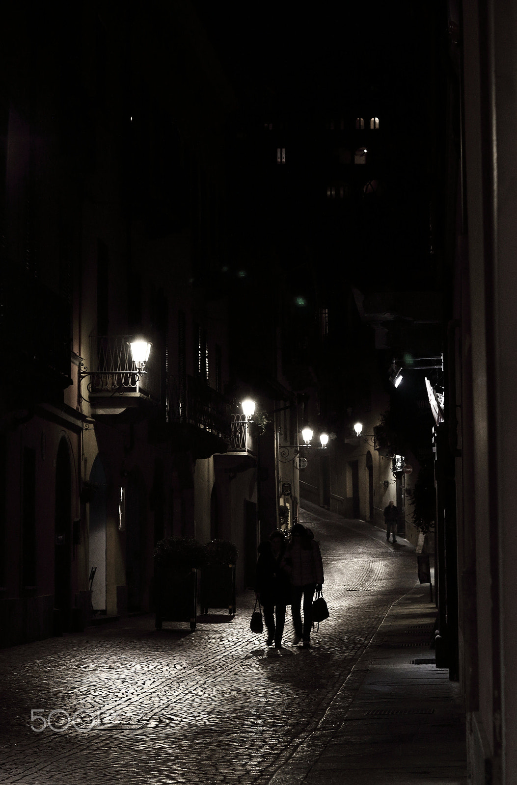 Canon EOS 500D (EOS Rebel T1i / EOS Kiss X3) + Canon EF 50mm F1.8 STM sample photo. Saluzzo night walk 2 photography