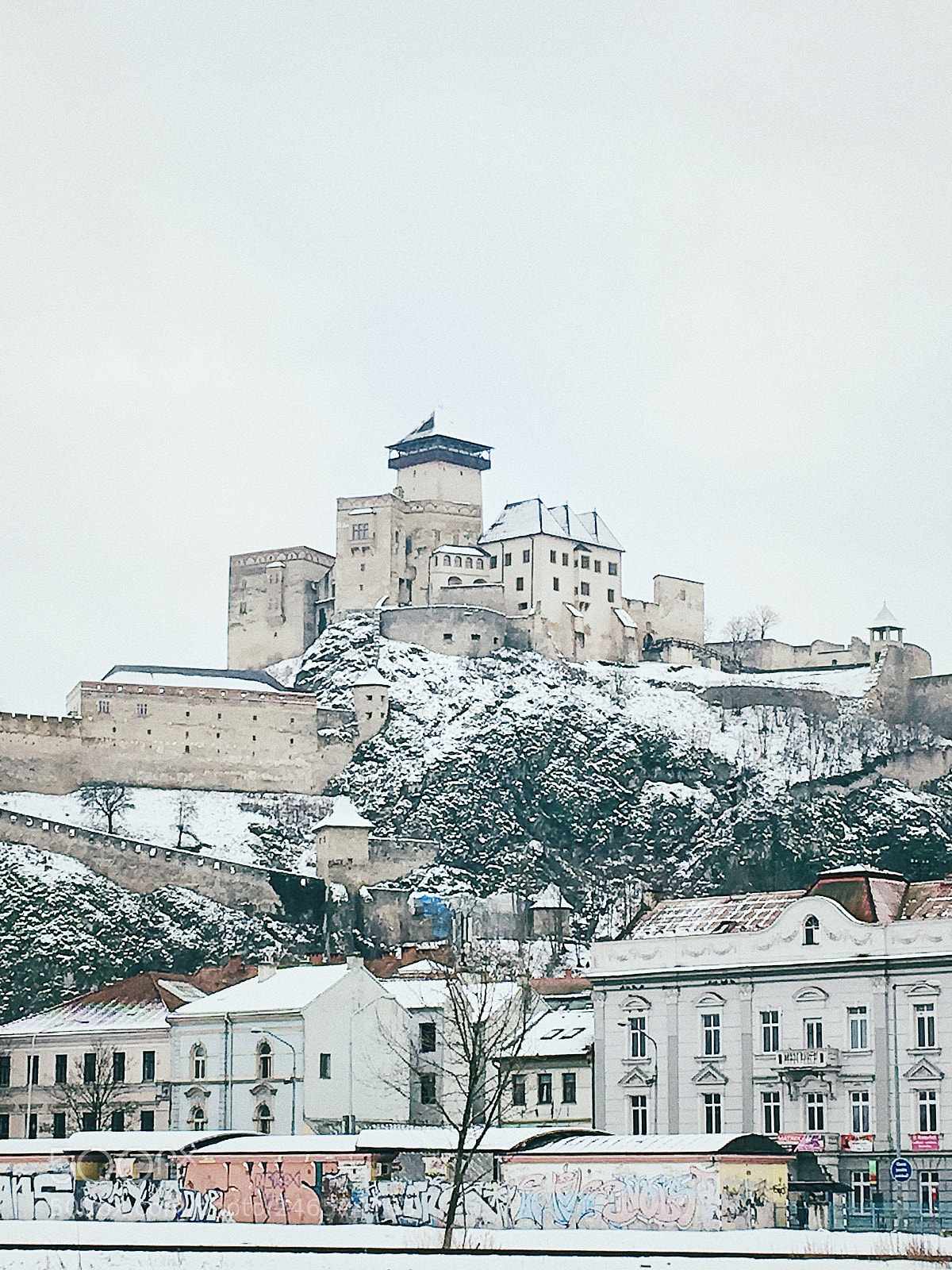 Apple iPhone SE sample photo. Trencin castle photography