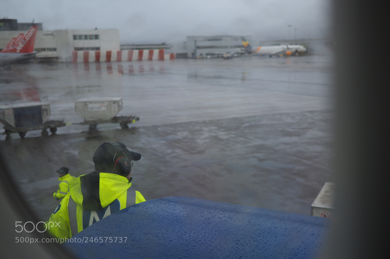 Olympus OM-D E-M5 II sample photo. Glasgow airport, uk photography