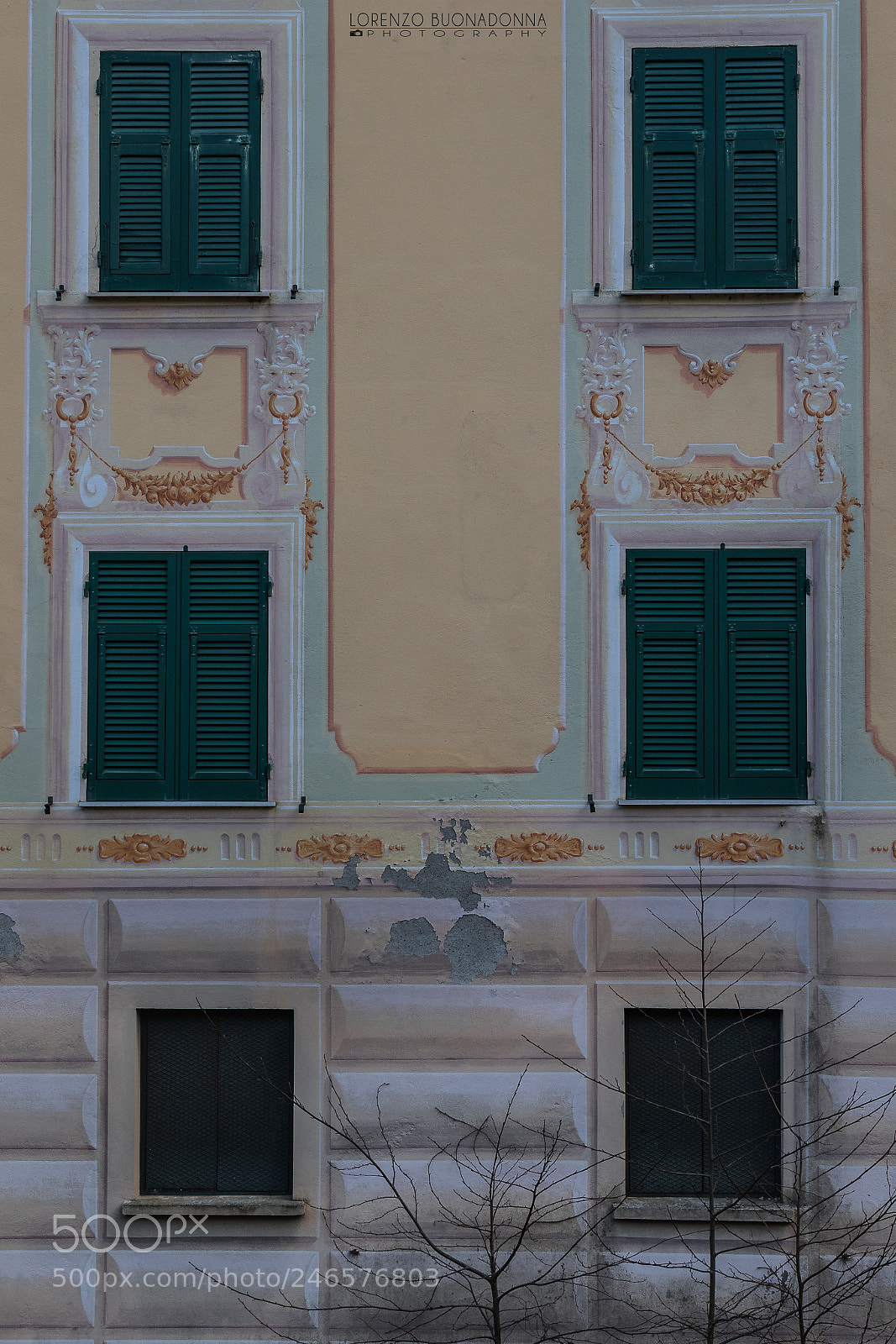 Canon EOS 7D Mark II sample photo. Windows in varenna photography