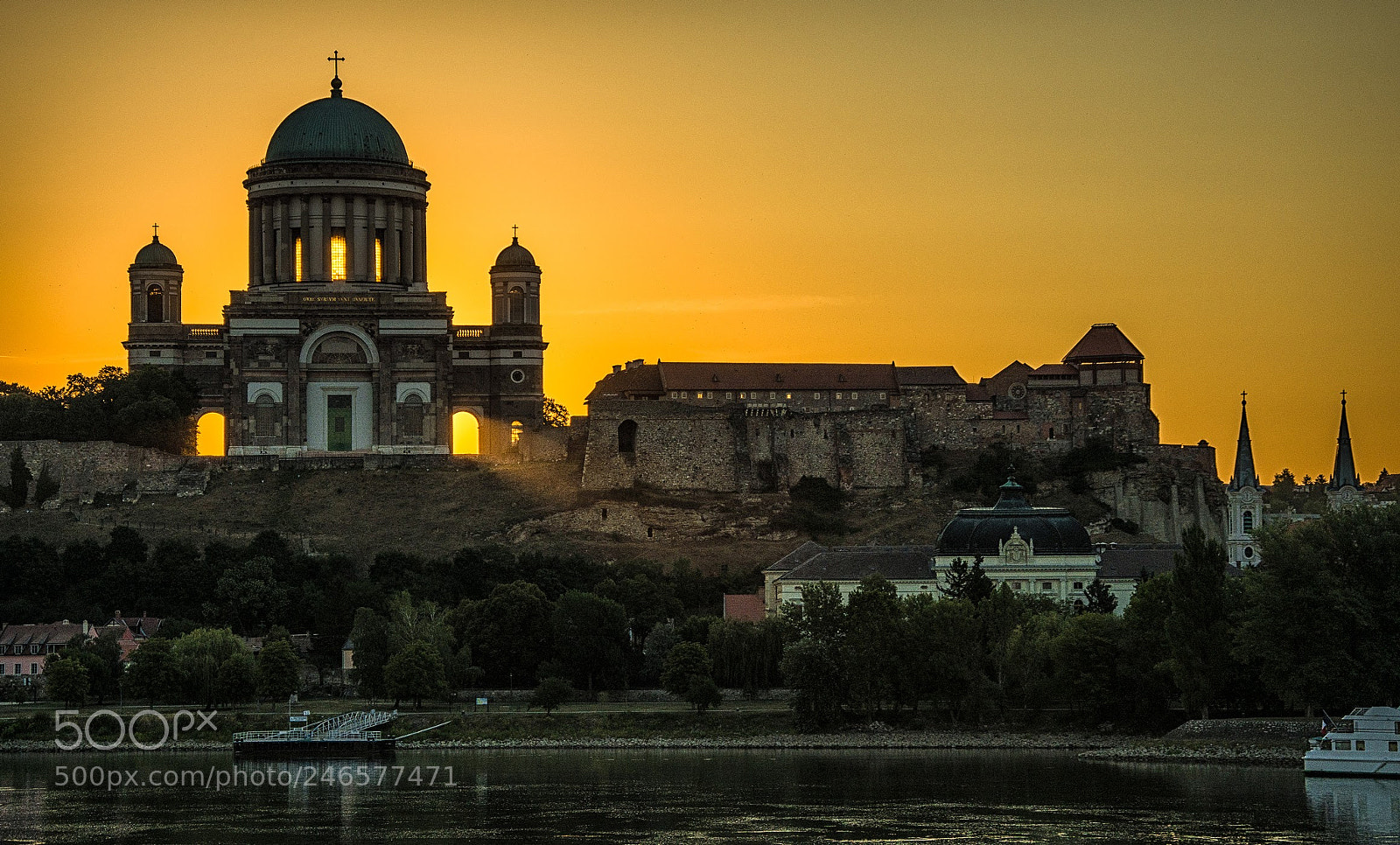Nikon D7200 sample photo. Sunrise behind the basilica photography