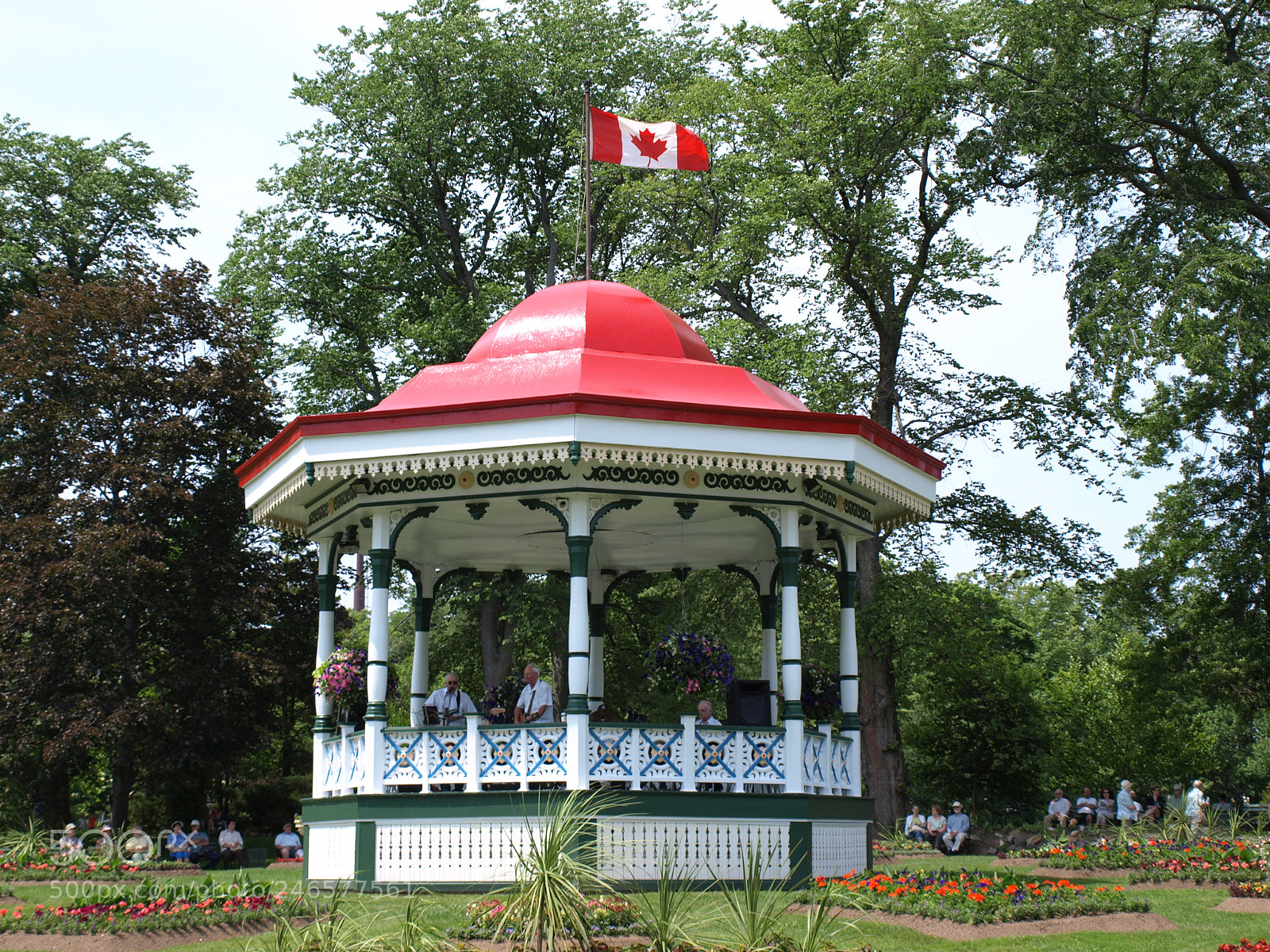 Olympus E-510 (EVOLT E-510) sample photo. Halifax public gardens gazebo photography
