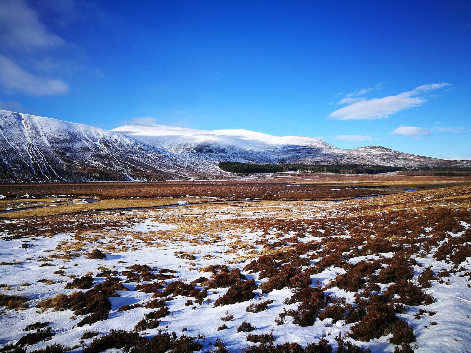 HUAWEI P9 sample photo. Loch muick photography