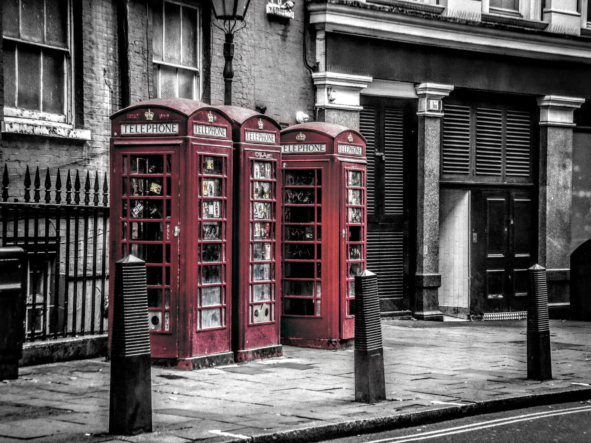 Fujifilm FinePix S2995 sample photo. Classic red phonebox london photography