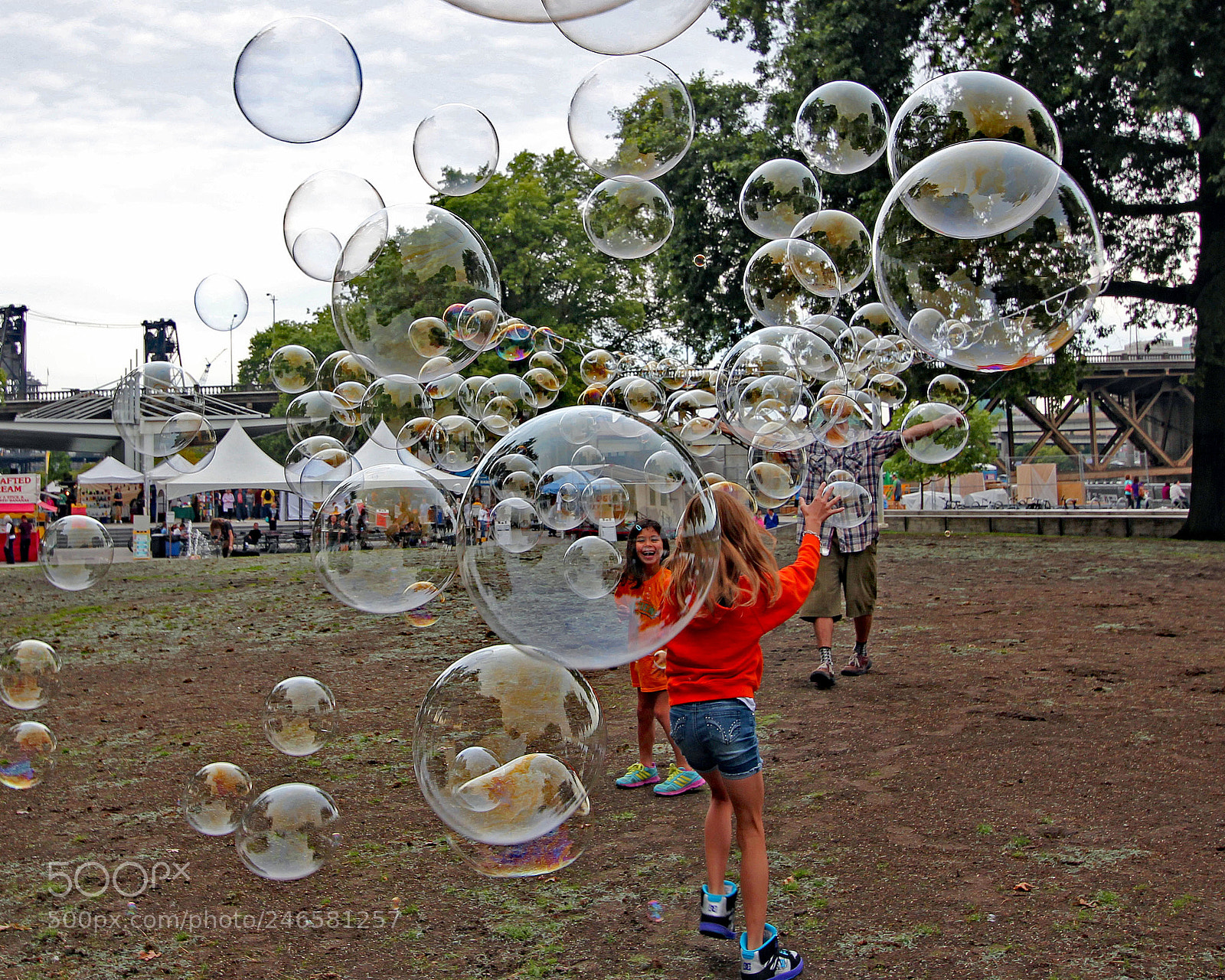 Canon EOS 60D sample photo. Girl in the bubble photography