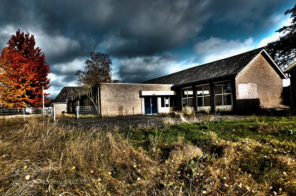 FujiFilm FinePix HS20 EXR (FinePix HS22 EXR) sample photo. Abandoned school photography