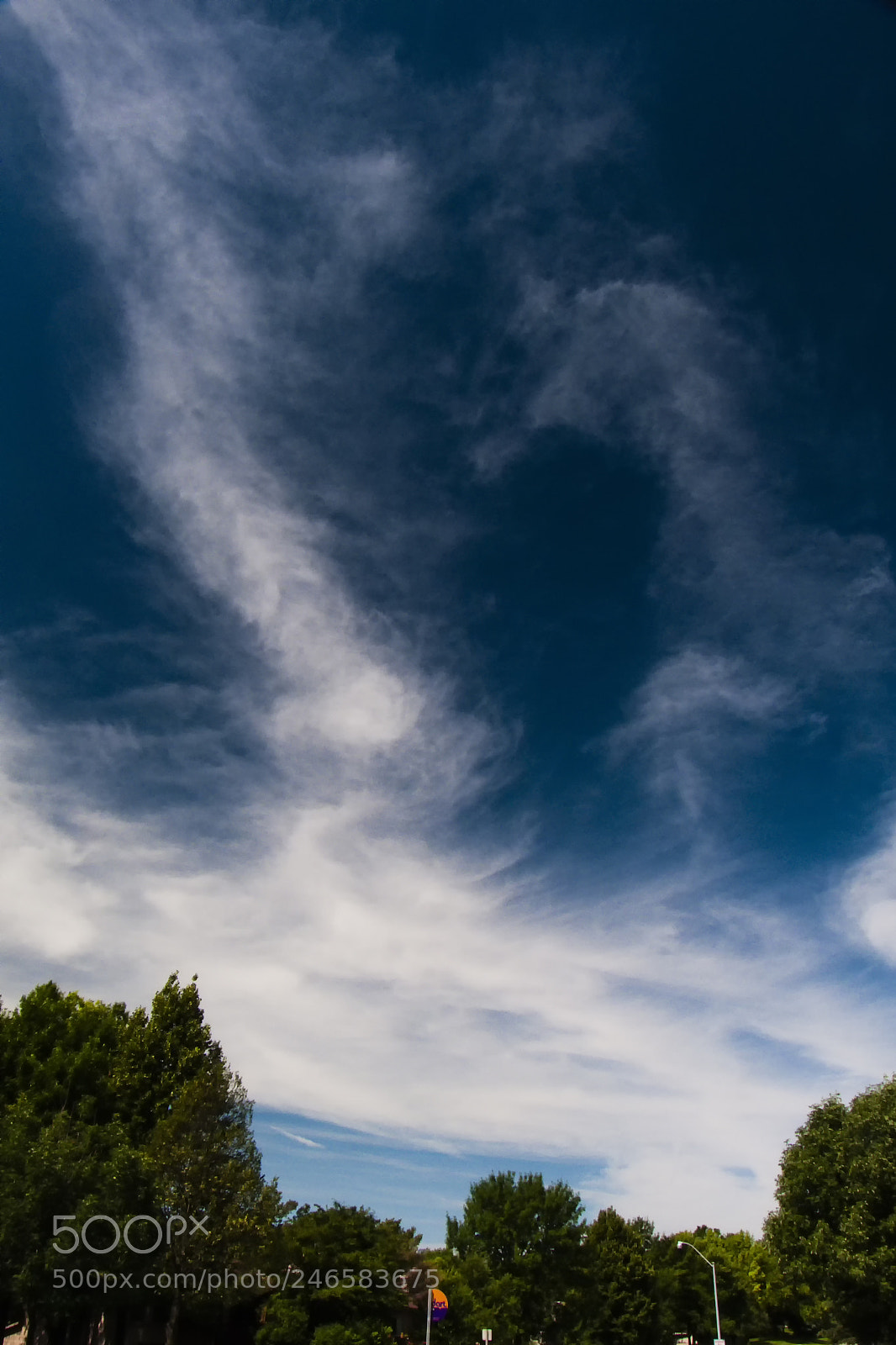 Panasonic Lumix DMC-FZ28 sample photo. Early summer radiating cirrus photography